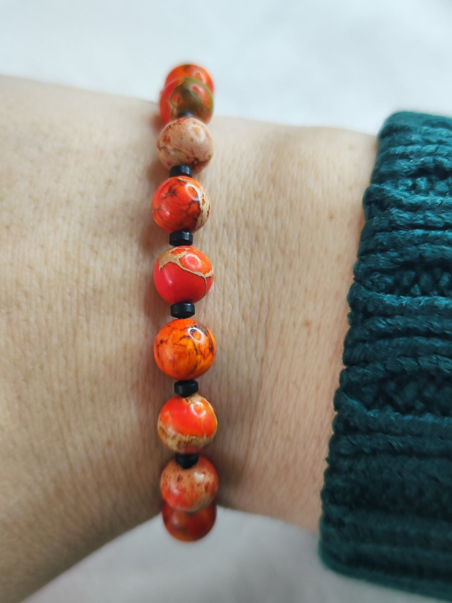 knalliges Armband aus rotem Jaspis mit Hämatit | Elastisches Unikat | Kraft & Erdung