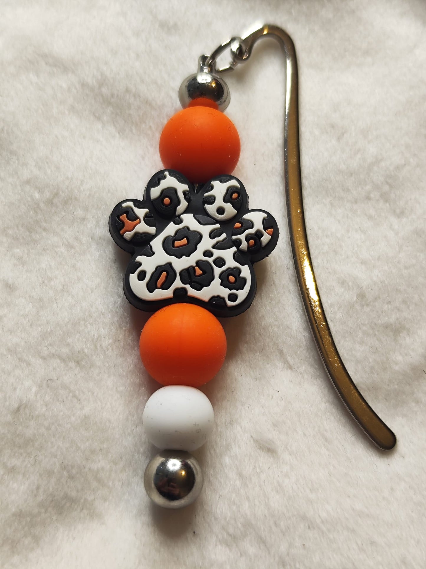 verschiedene Buchzeichen mit Pfotenanhänger – Handmade – Silikonperlen & Metall-Lesezeichen