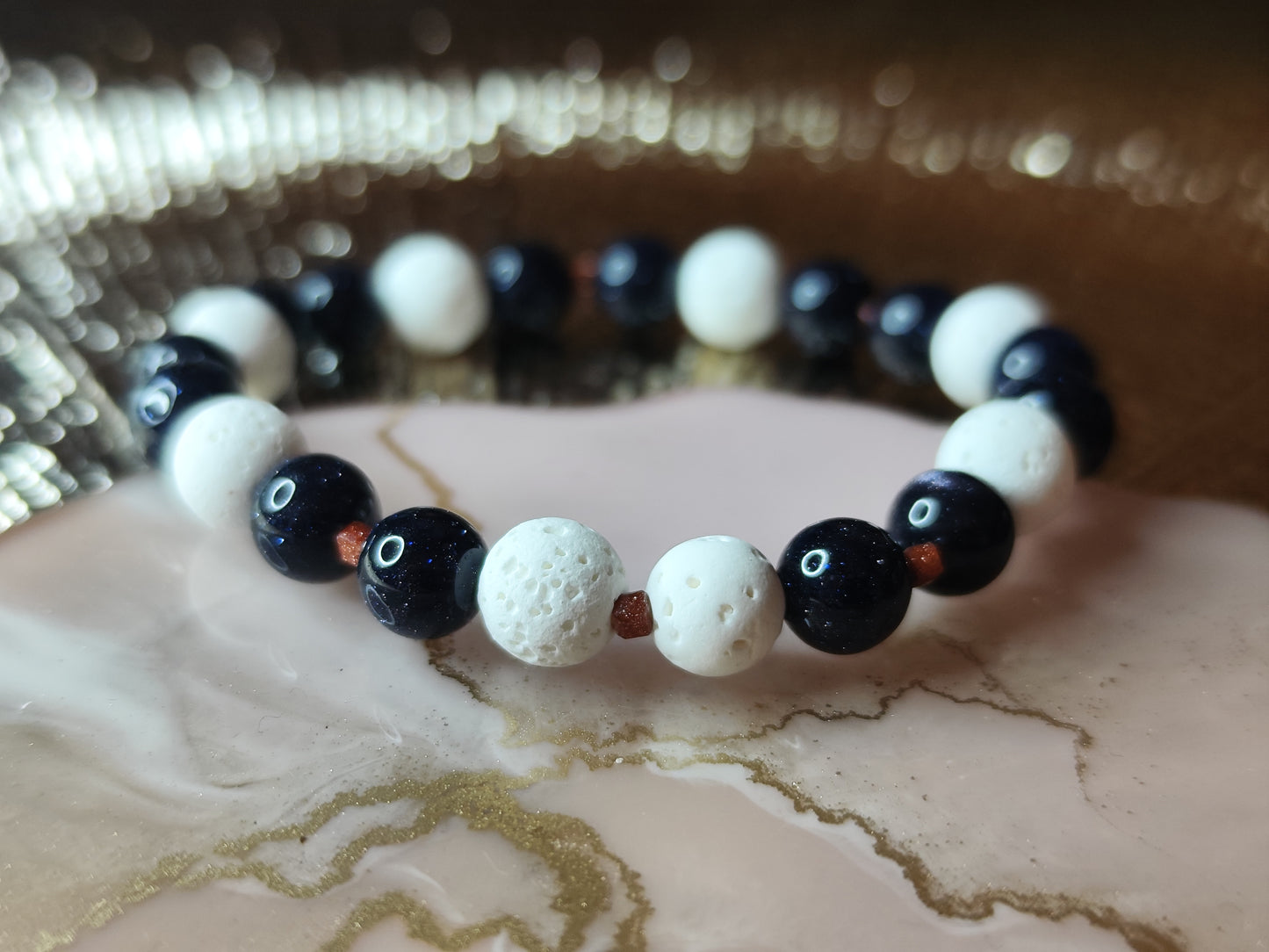 Handgemachtes Lavastein & Blauer Goldfluss Armband – Energiearmband für Balance u. Zuversicht