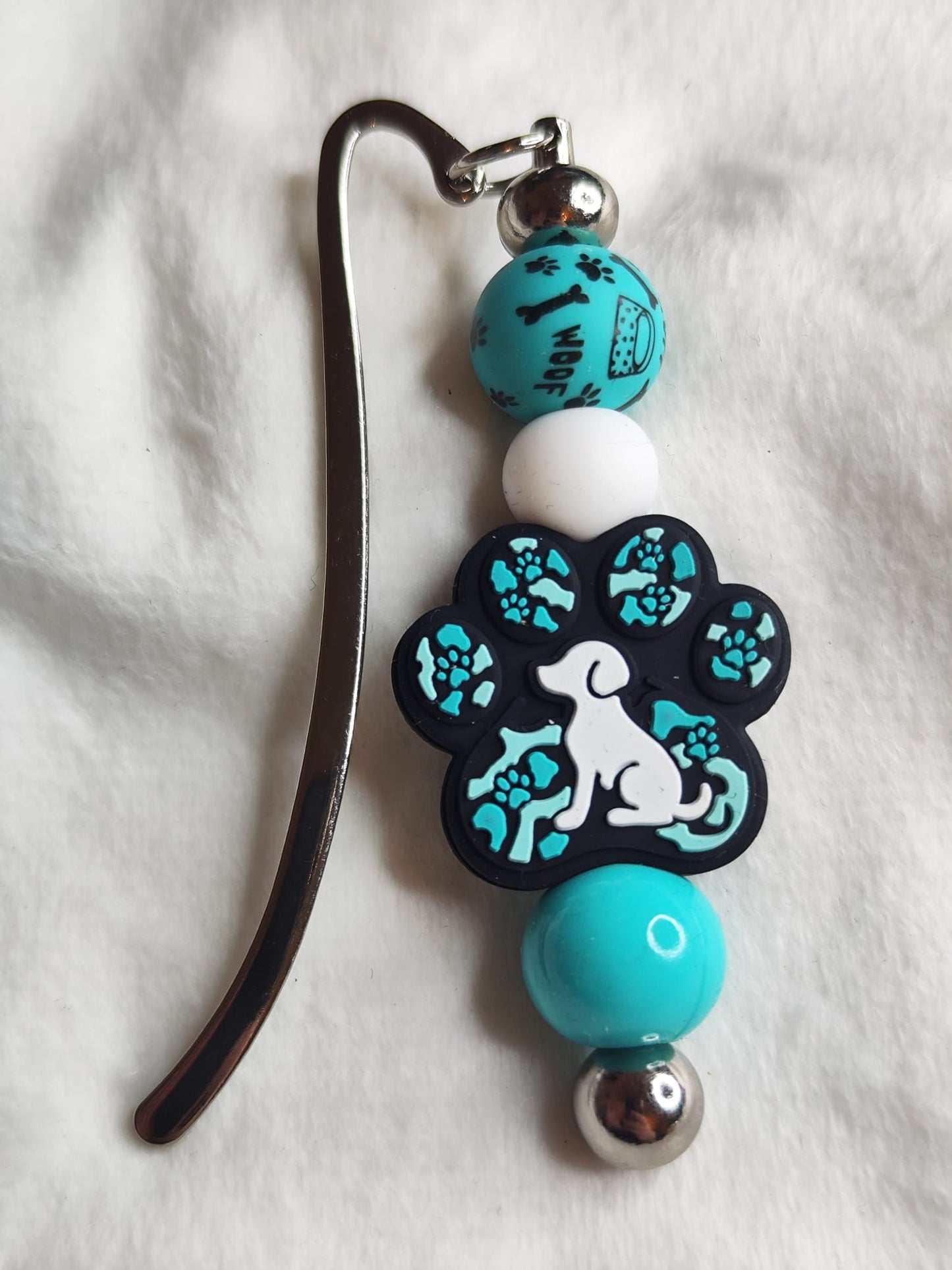 verschiedene Buchzeichen mit Pfotenanhänger – Handmade – Silikonperlen & Metall-Lesezeichen