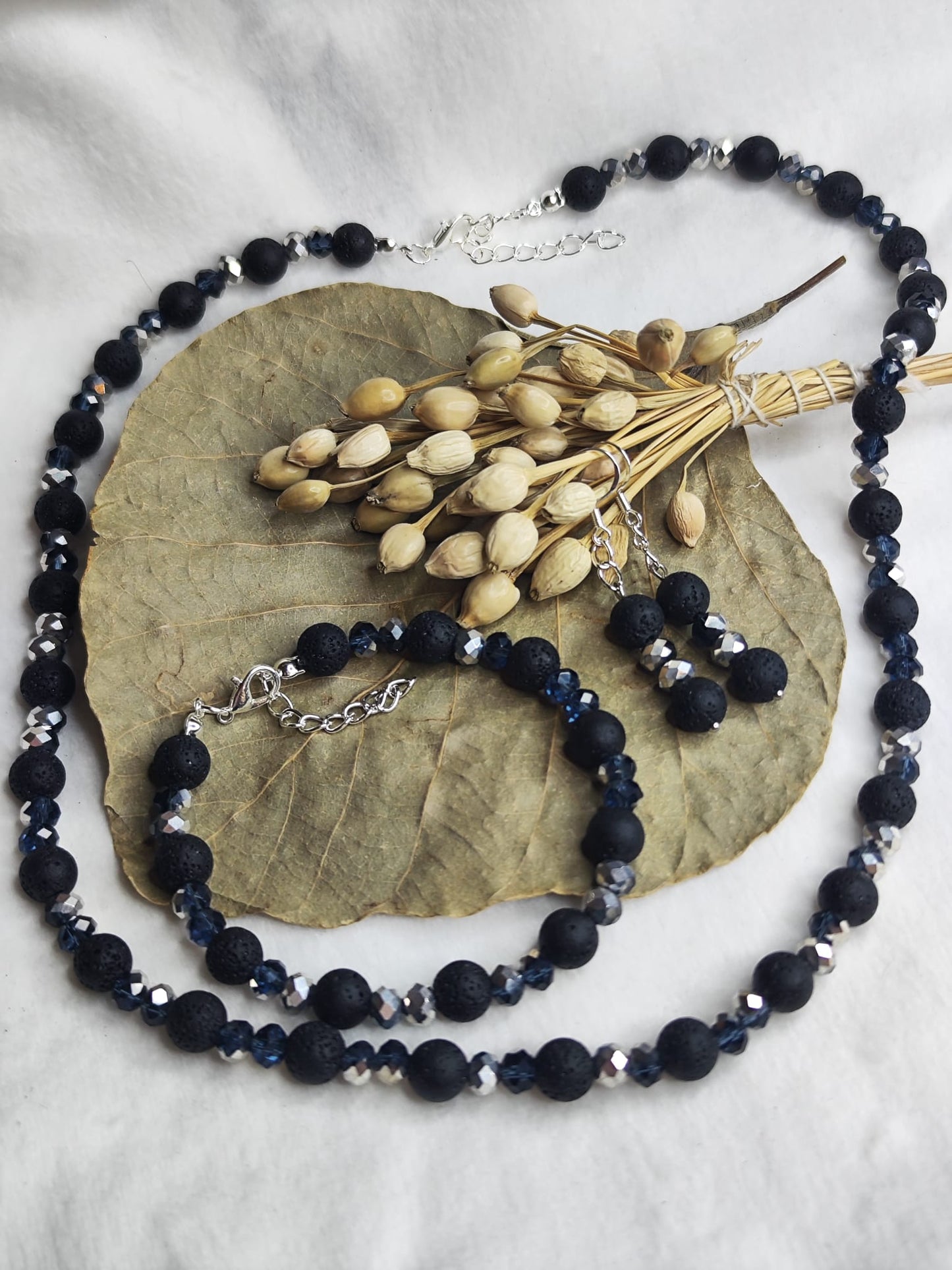 Elegantes Schmuck-Set aus Lavastein & Glasschliffperlen – Handgefertigt mit S925 Silber