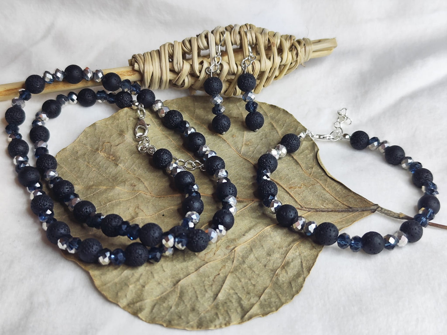 Elegantes Schmuck-Set aus Lavastein & Glasschliffperlen – Handgefertigt mit S925 Silber