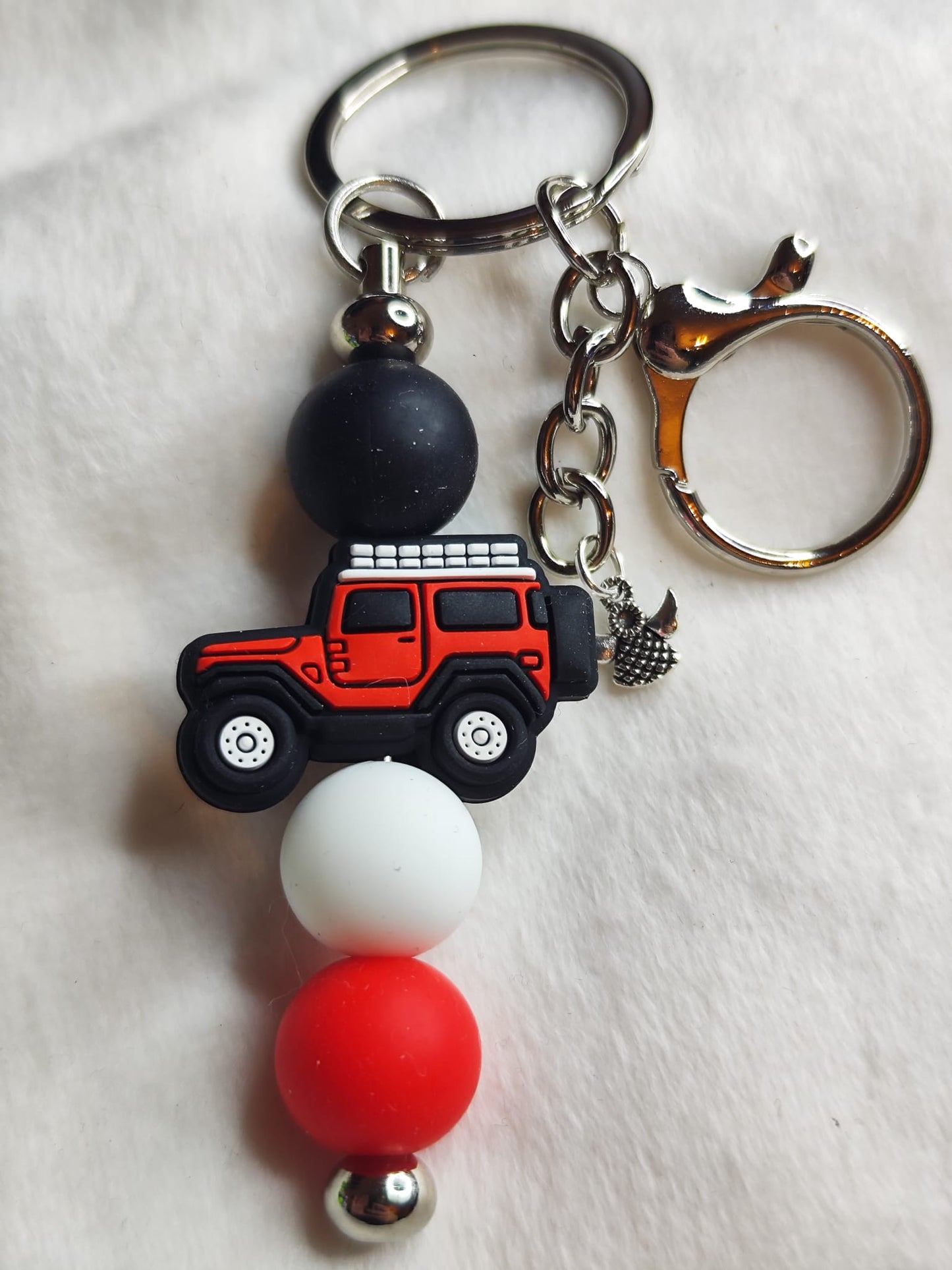 verschiedene 🚗 Auto-Schlüsselanhänger – Handmade – Silikonperlen & Metallkette