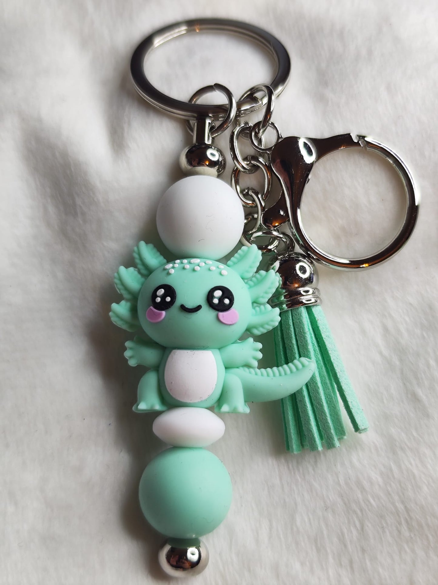 verschiedene Süße Axolotl-Schlüsselanhänger – Handmade – Silikonperlen & Quaste