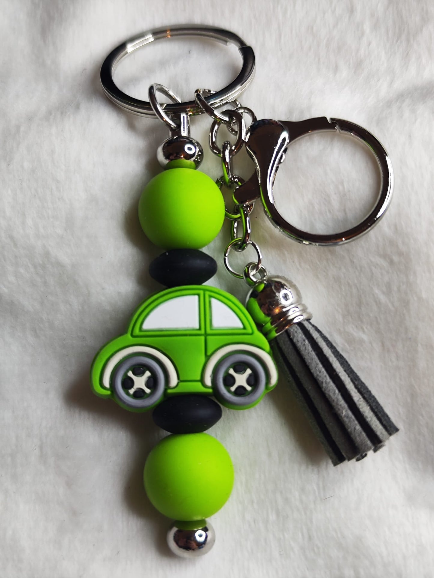 verschiedene 🚗 Auto-Schlüsselanhänger – Handmade – Silikonperlen & Metallkette