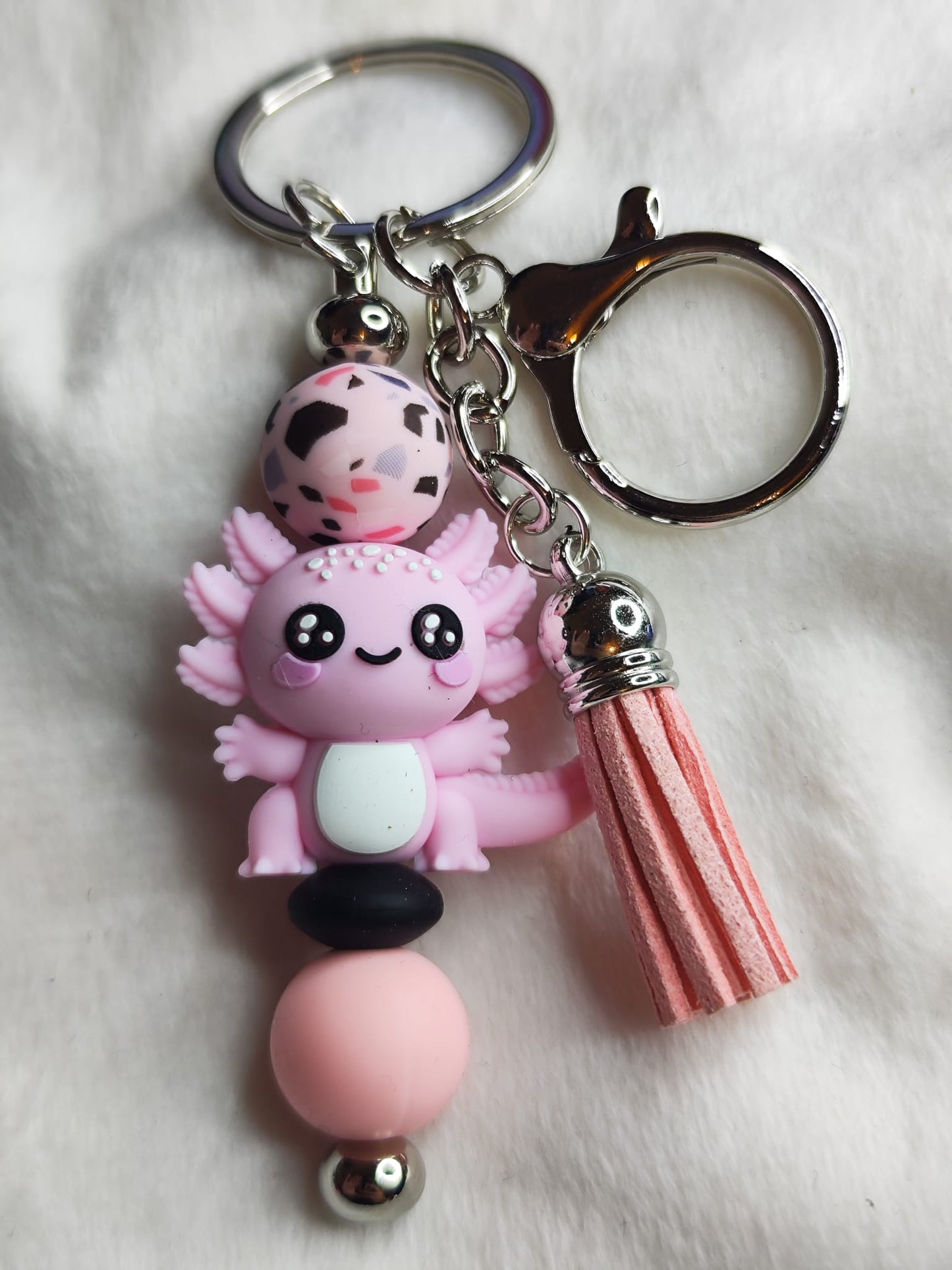 verschiedene Süße Axolotl-Schlüsselanhänger – Handmade – Silikonperlen & Quaste