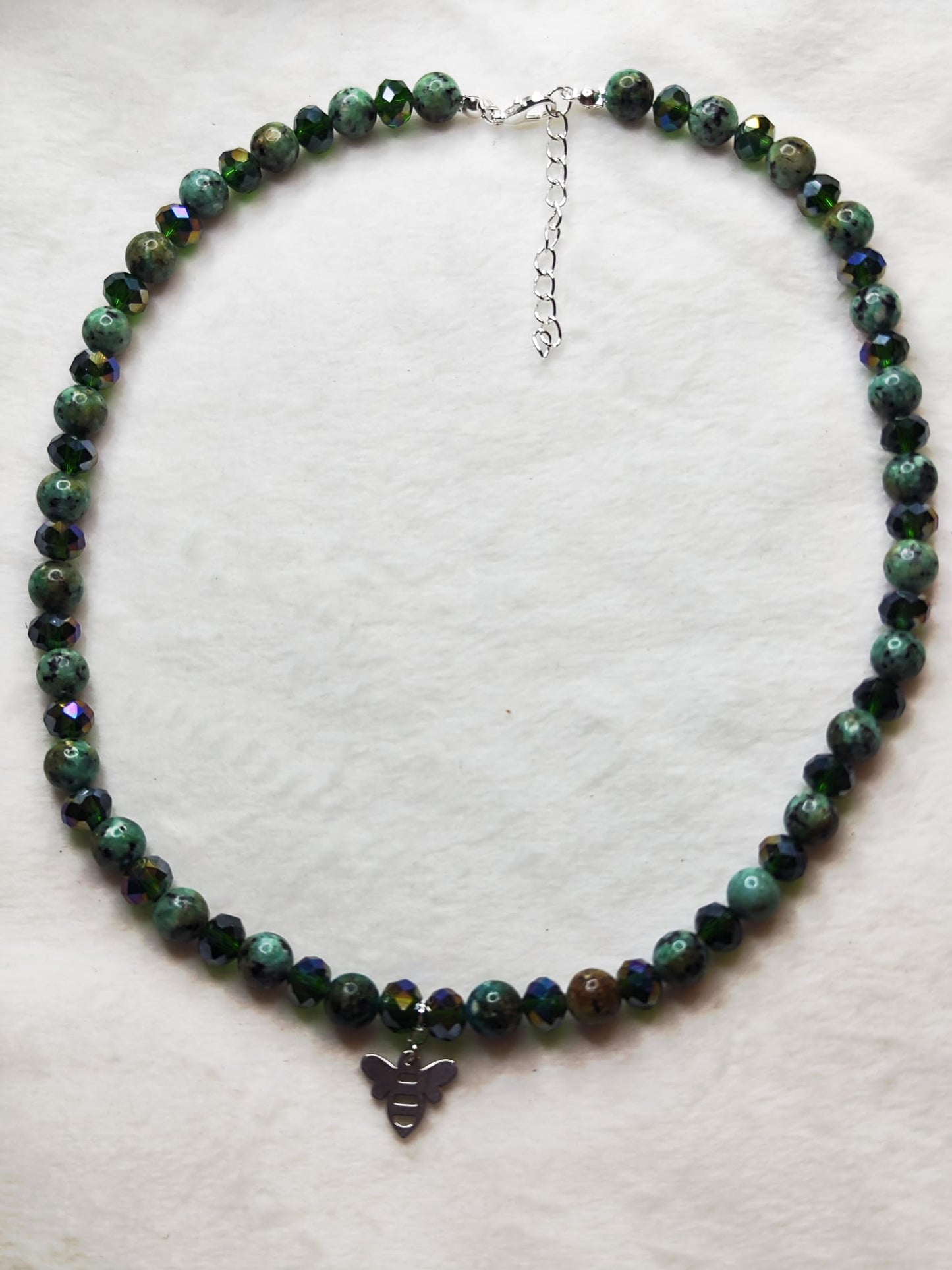 African-Turquoise Schmuckset mit Glasschliffperlen & Edelstahl-Bienenanhänger – Kette & Ohrringe