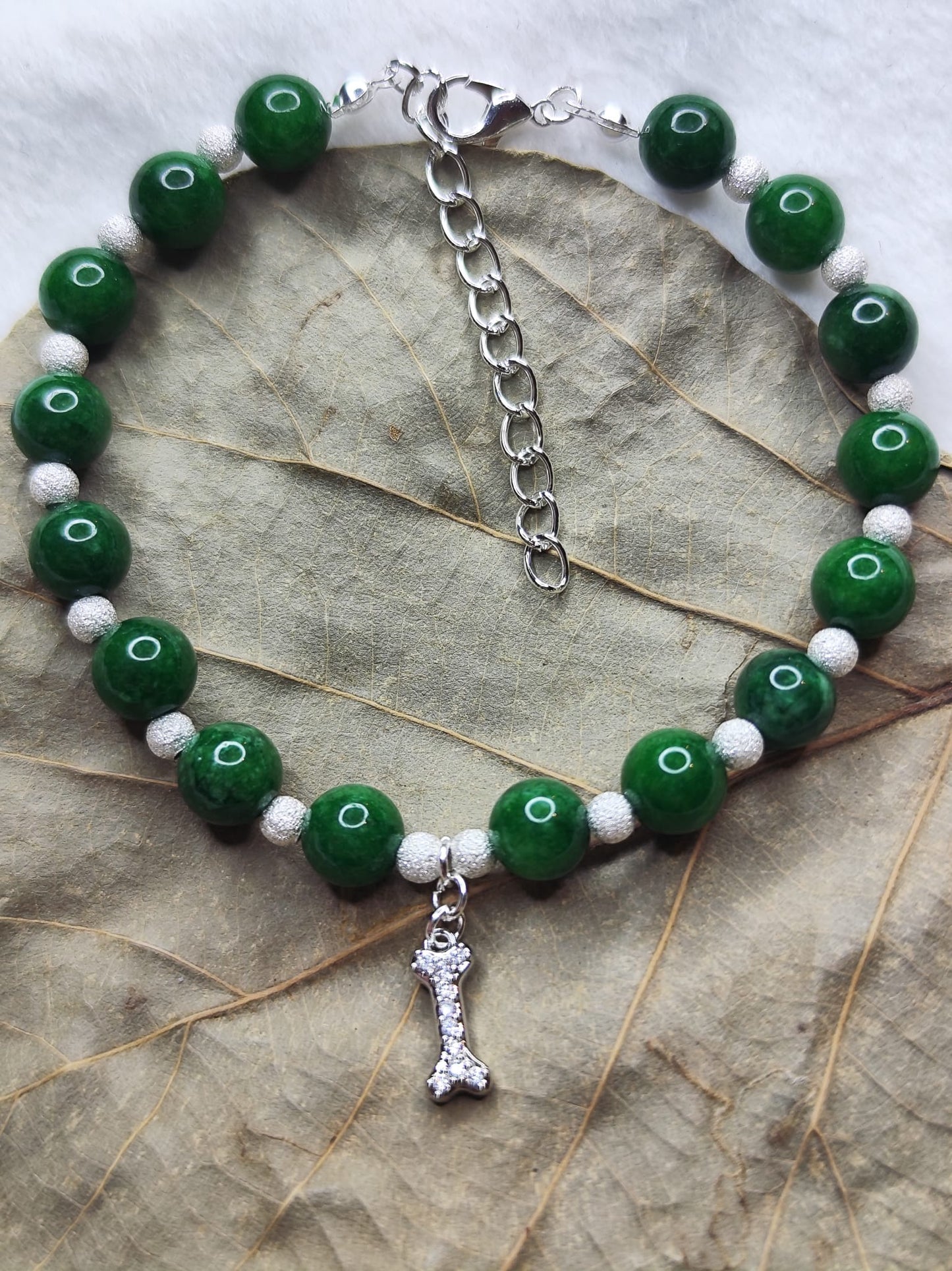 Elegantes Jade-Schmuckset mit Sterling-Silber, Knochen-Anhänger mit Strass  – Armband & Ohrringe