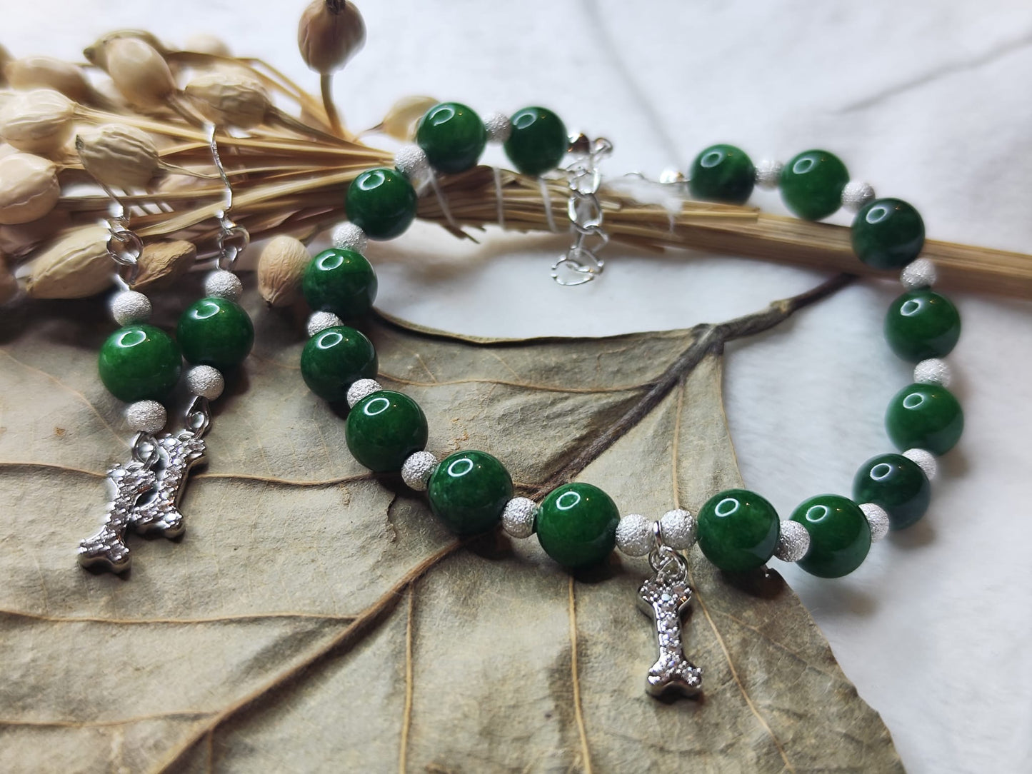 Elegantes Jade-Schmuckset mit Sterling-Silber, Knochen-Anhänger mit Strass  – Armband & Ohrringe