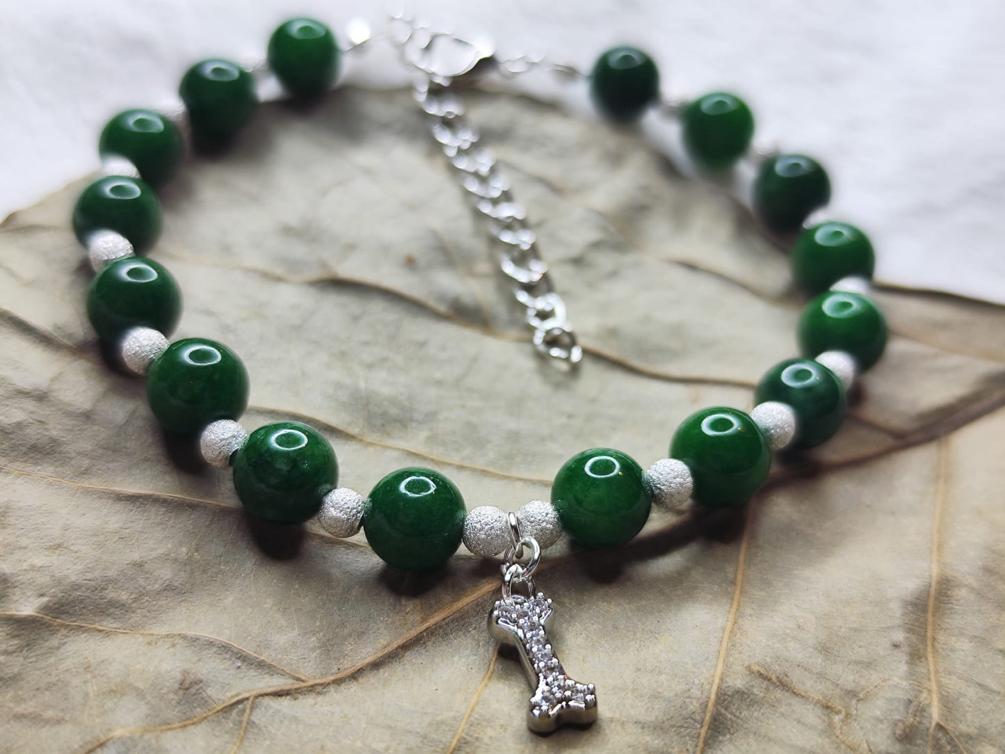 Elegantes Jade-Schmuckset mit Sterling-Silber, Knochen-Anhänger mit Strass  – Armband & Ohrringe