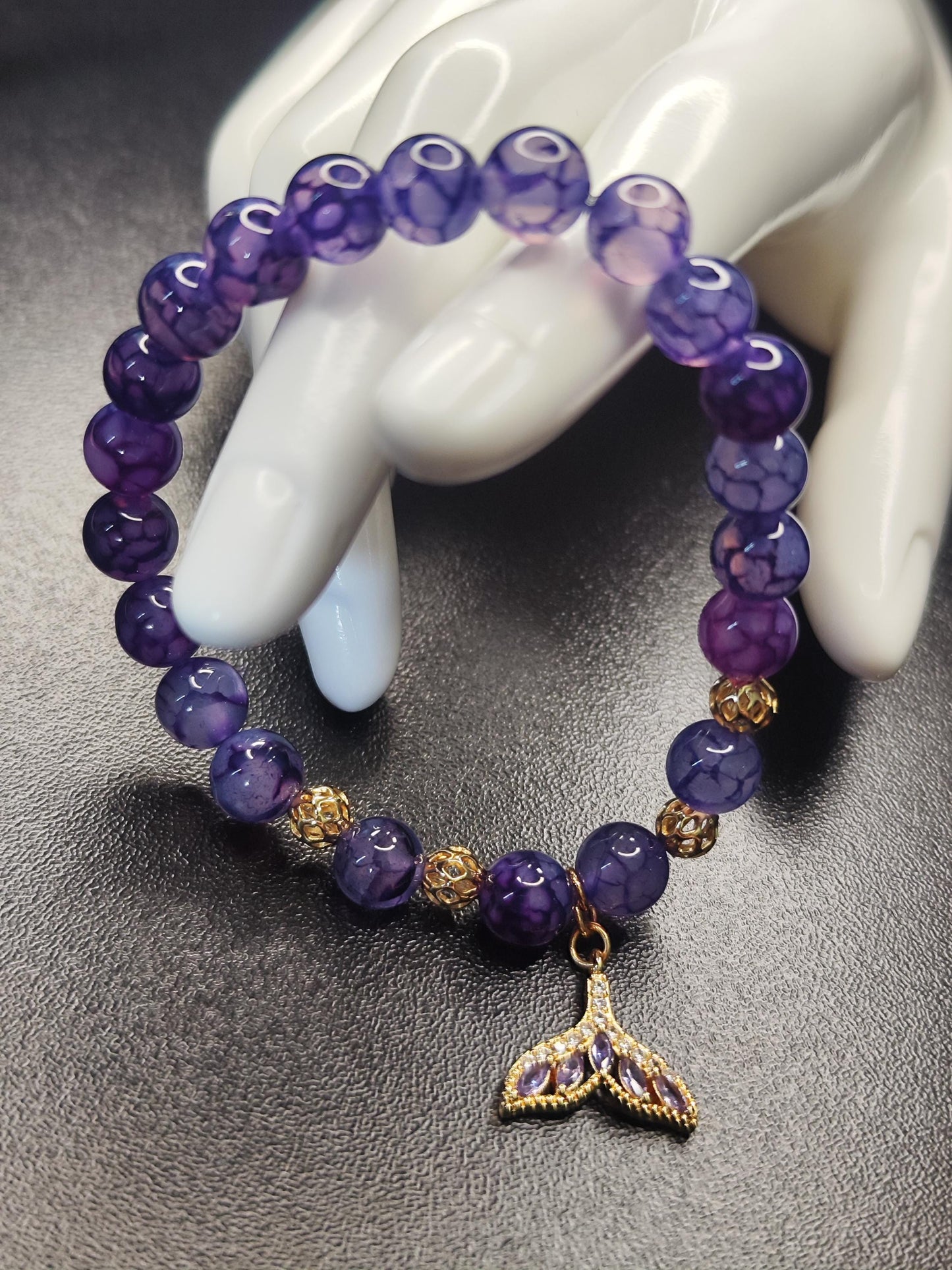 Lila Feuerdrachen-Achat Armband mit vergoldetem Fischschwanz | 18k Accessoires | Boho Schmuck handmade