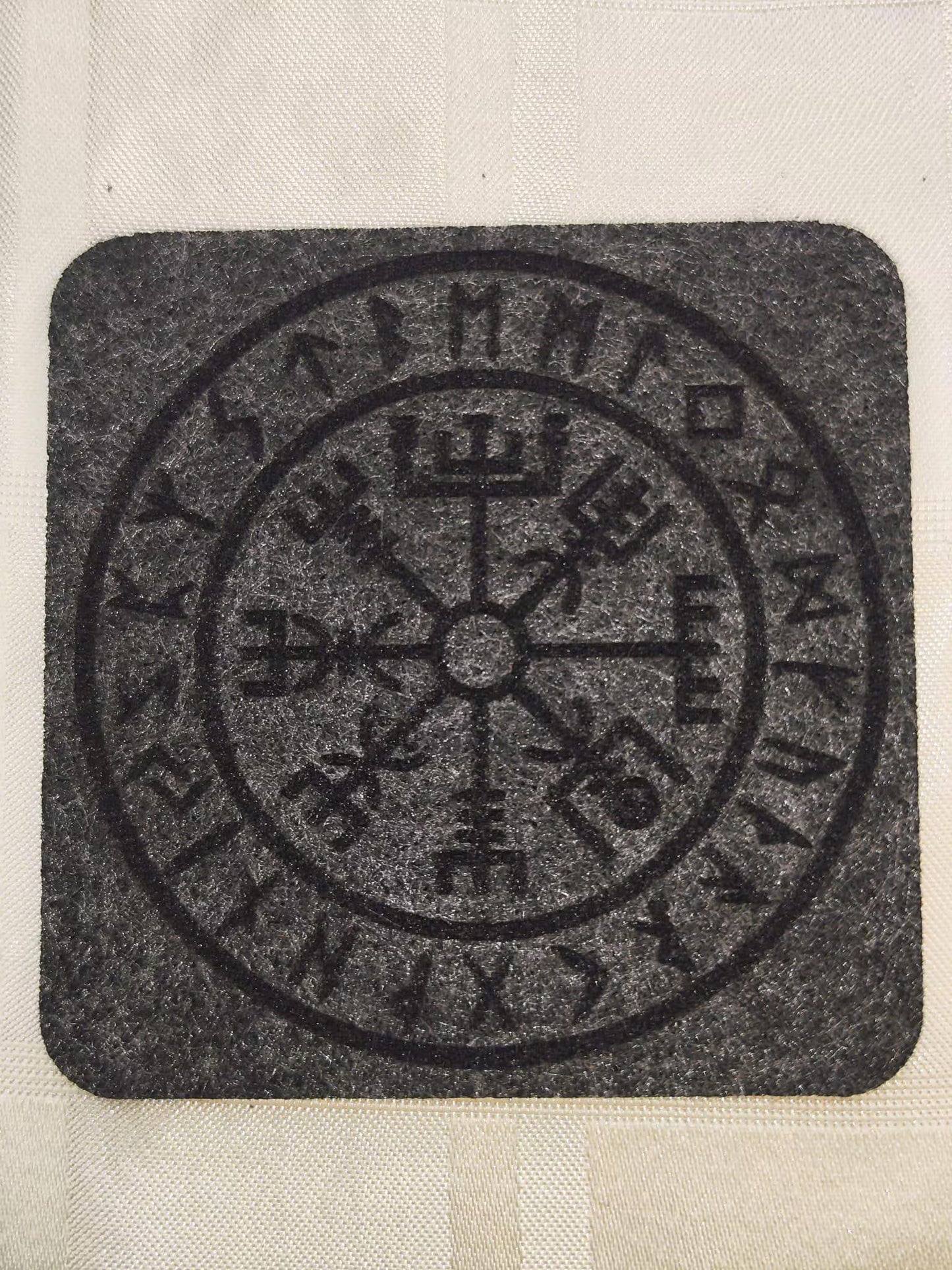 2er Wikinger Untersetzer-Set Filz, eckig und rund nordische Symbole