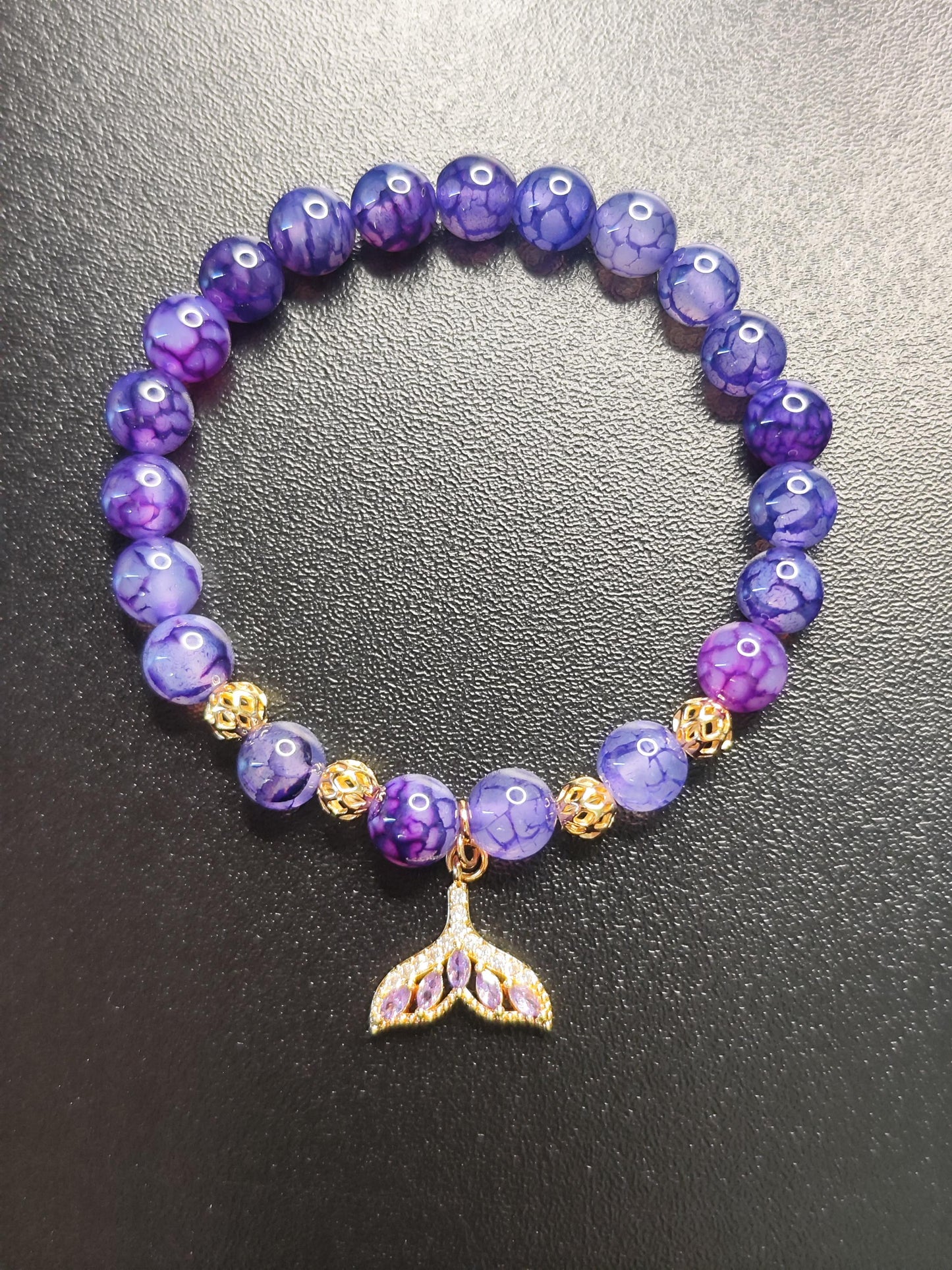 Lila Feuerdrachen-Achat Armband mit vergoldetem Fischschwanz | 18k Accessoires | Boho Schmuck handmade