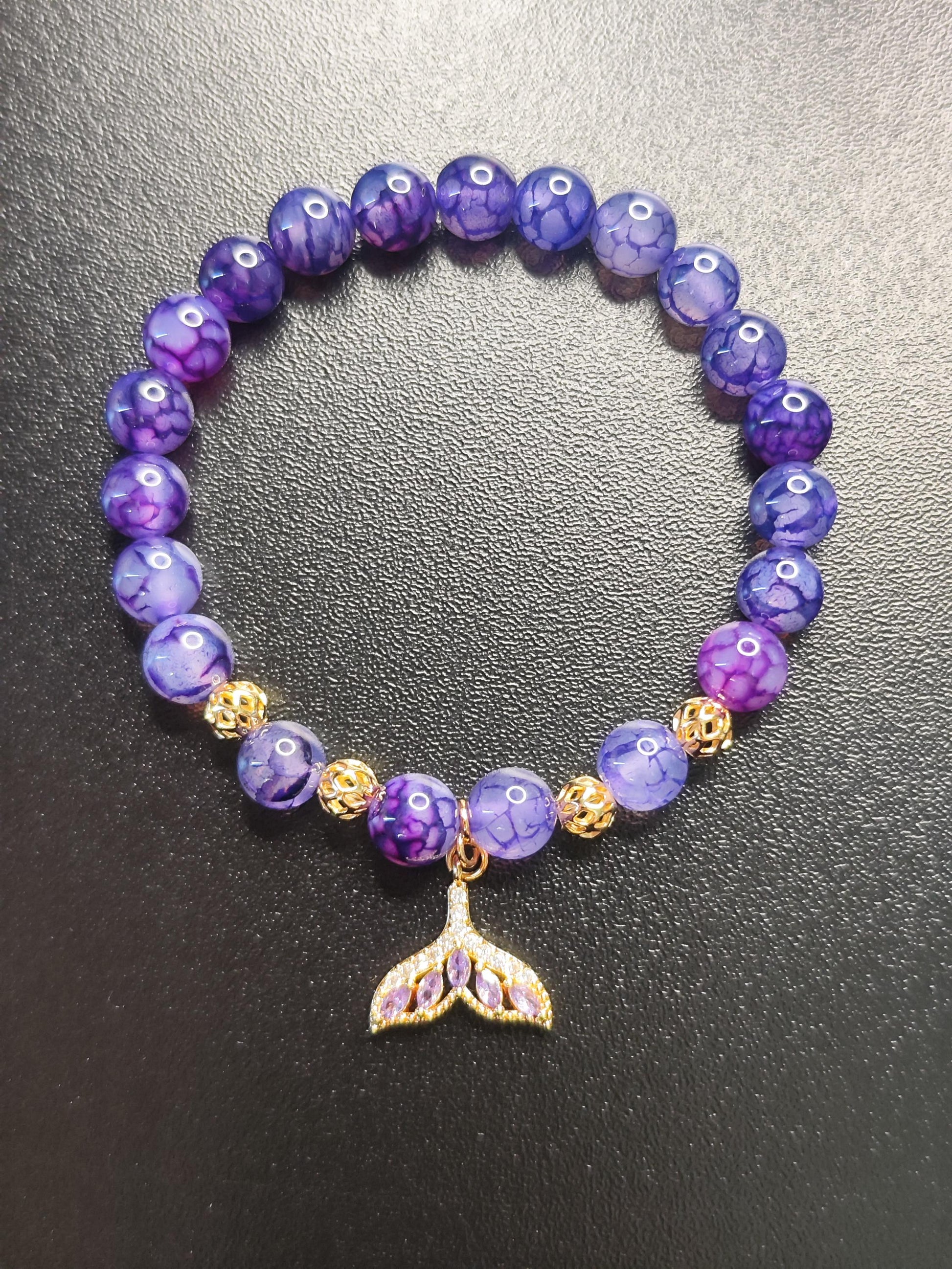 Lila Feuerdrachen-Achat Armband mit vergoldetem Fischschwanz | 18k Accessoires | Boho Schmuck handmade