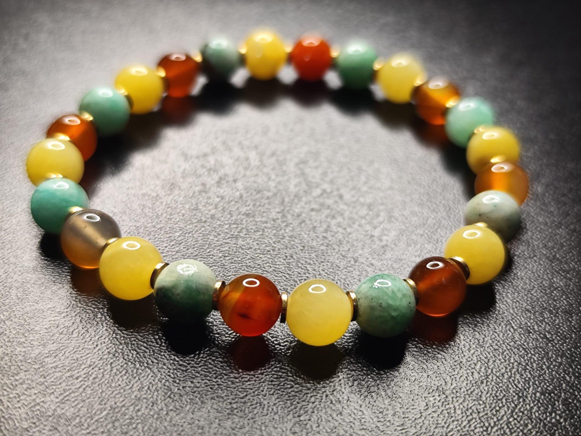 Handgemachtes Edelstein-Armband mit Phoenixstein, Streifen-Achat & Jade | 18k vergoldete Details | Boho Schmuck Damen