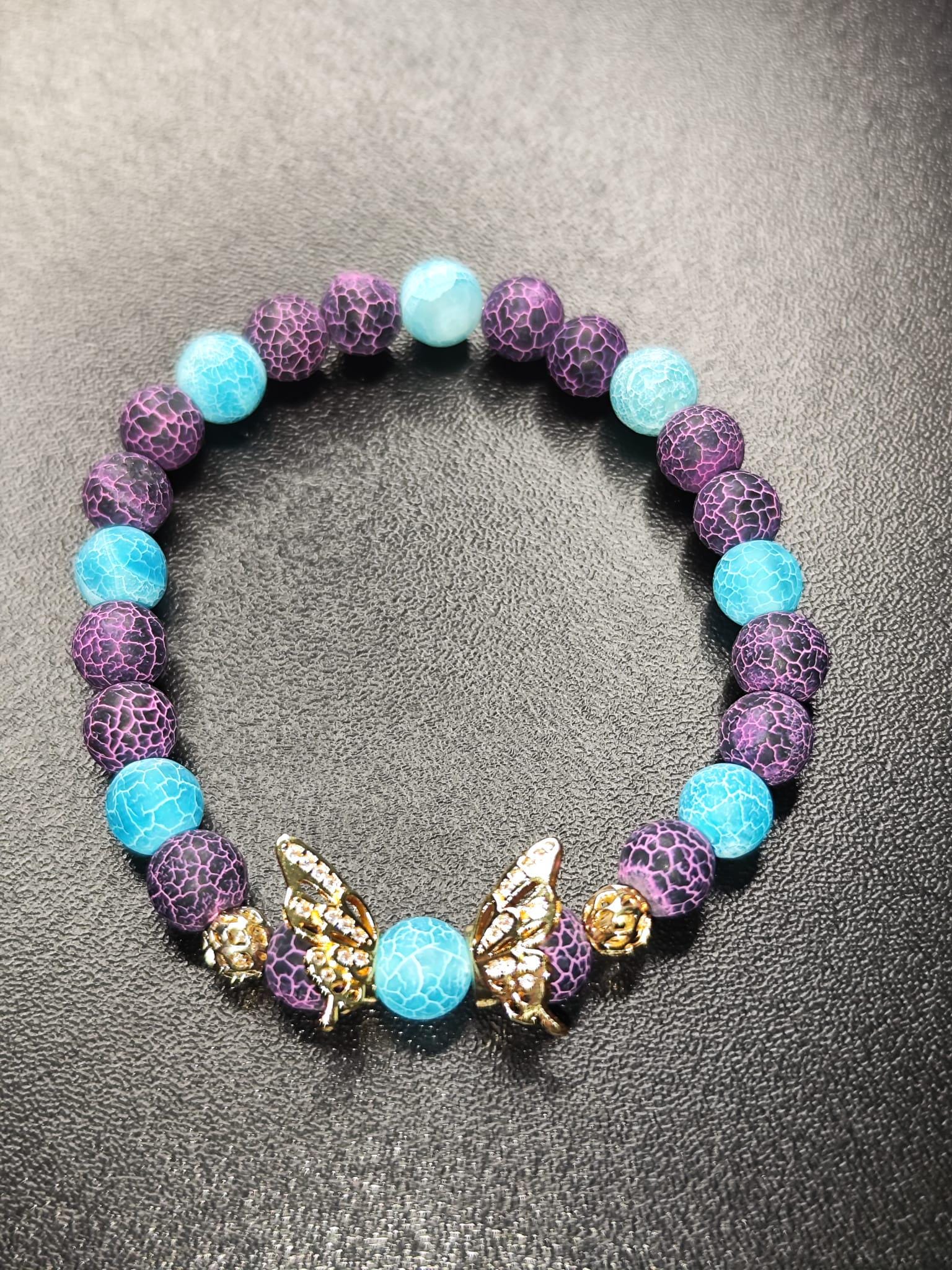 Achat-Heilstein Armband in Türkis & Lila mit 18k vergoldeten Schmetterlingen – Handgemachter Natursteinschmuck