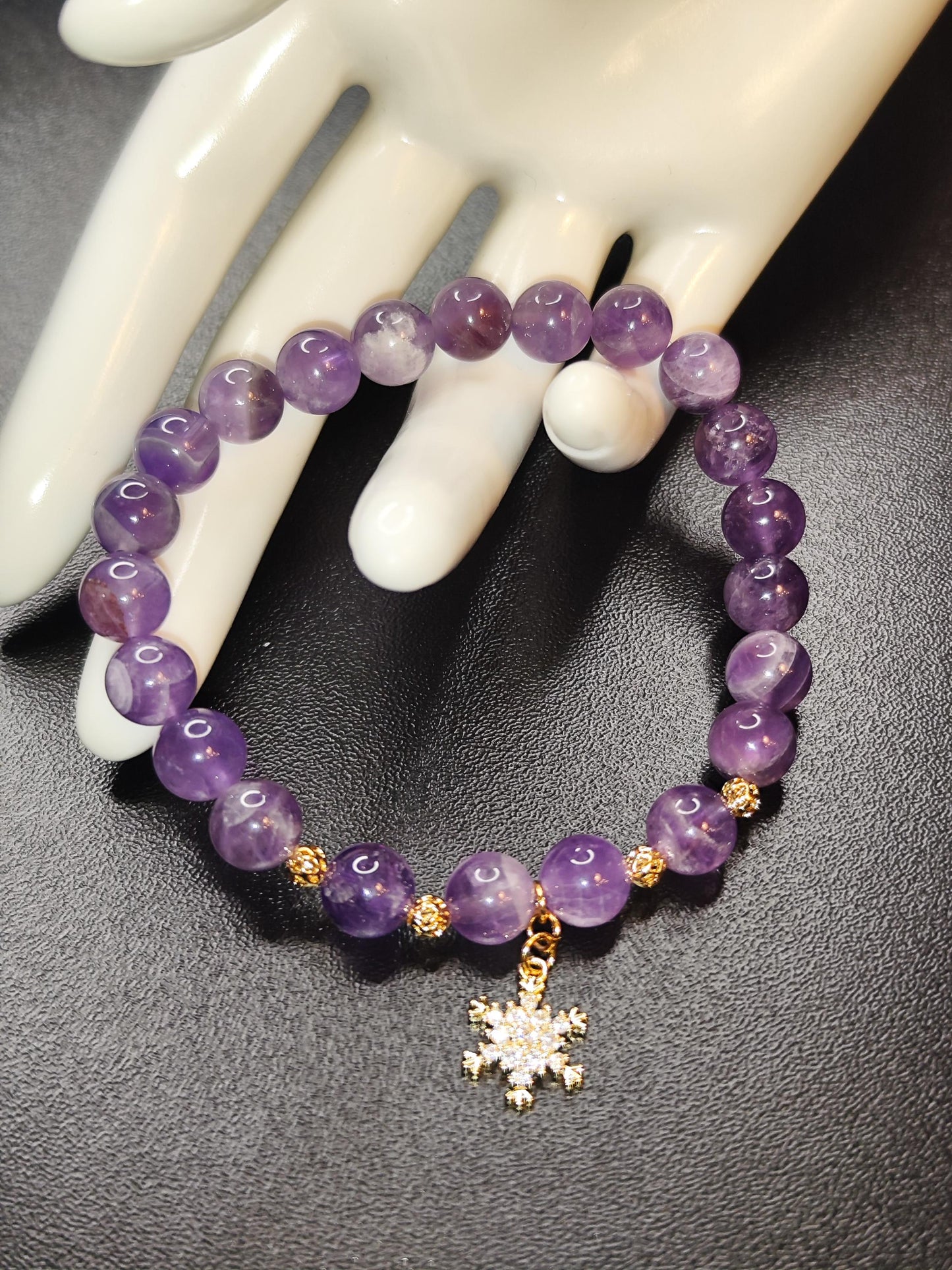 Amethyst Armband mit 18k Vergoldung & Schneeflocken-Anhänger – Handgemachter Edelsteinschmuck