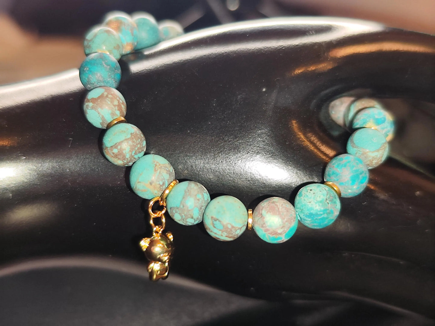 Sea Sediment Jaspis matt Armband | 8mm Matte Natursteinperlen mit 18k Vergoldeten Spacern & Teddy Charm