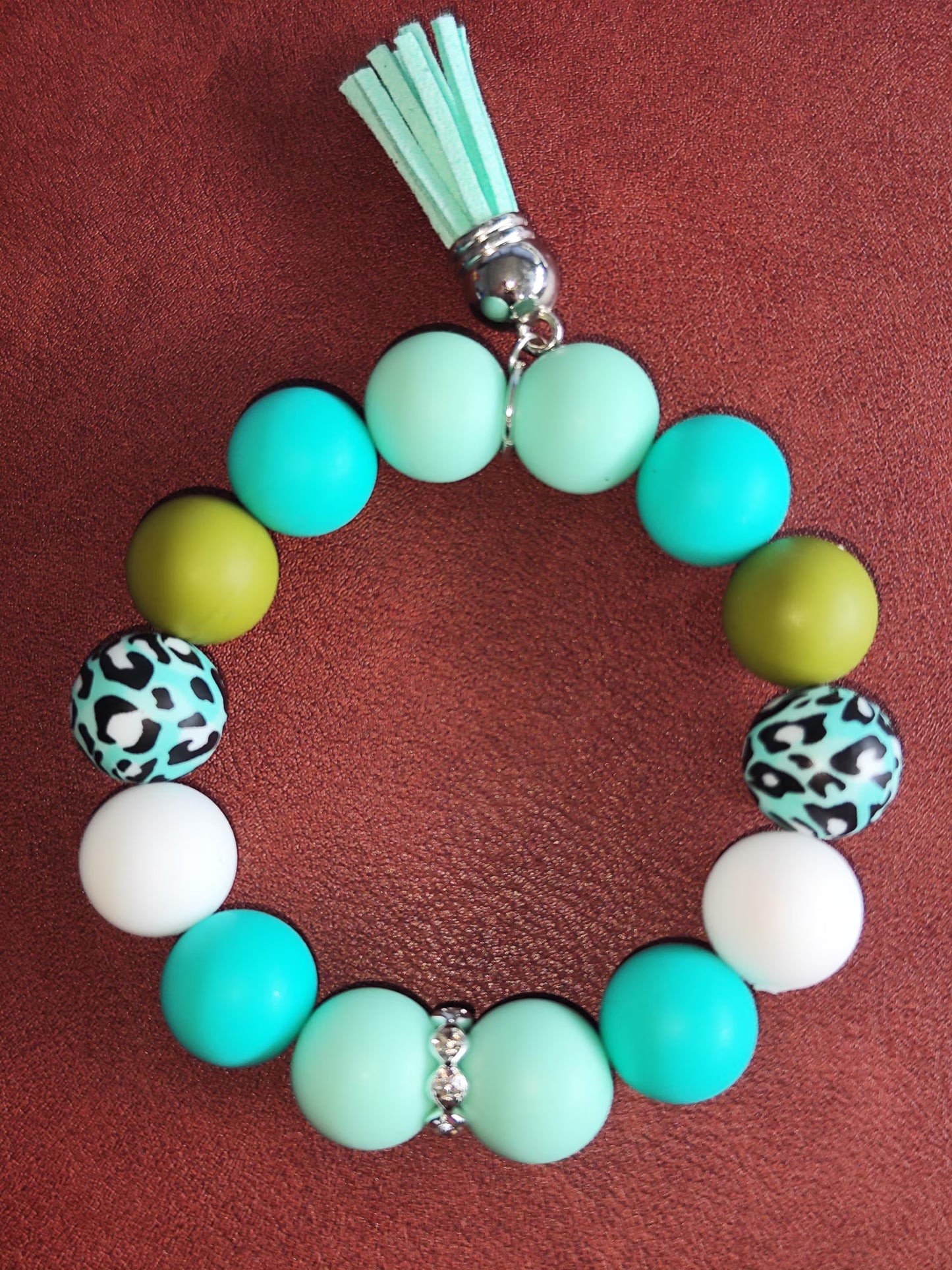 Handgemachtes Silikon Armband Damen – 16 cm Stretcharmband mit 12mm Perlen in Türkis, Mint & Weiß, Leopardenmuster, Geschenkidee