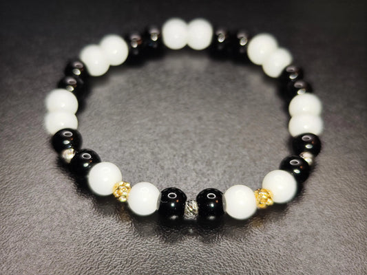 Schwarz-Weiß Glasperlen Armband | 18k Vergoldete & Sterling Silber Spacer | Handgemachtes Schmuckstück