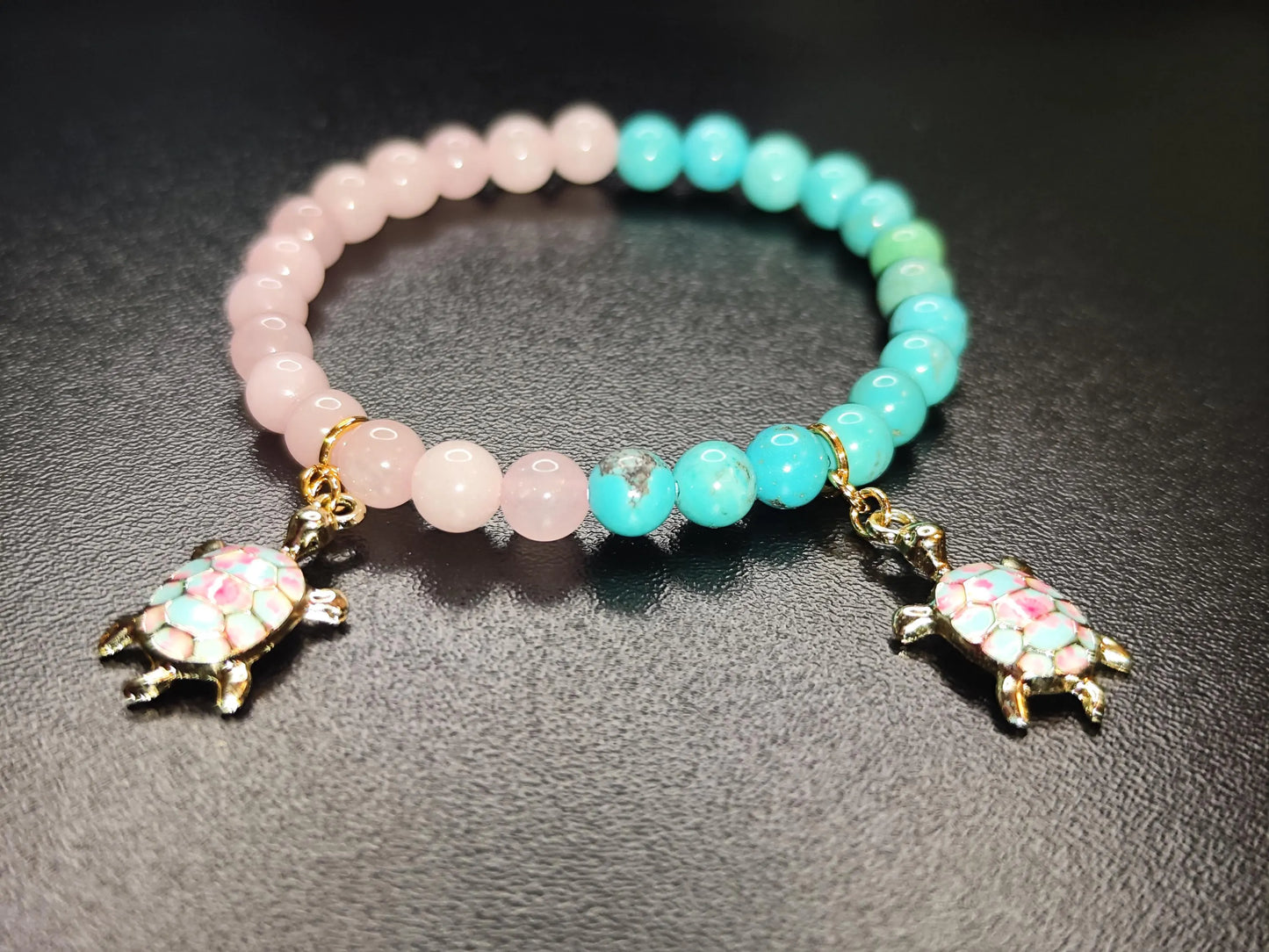 Rosenquarz & Türkis Armband mit Schildkröten Charm | Naturstein Schmuck | 6mm Edelsteinperlen