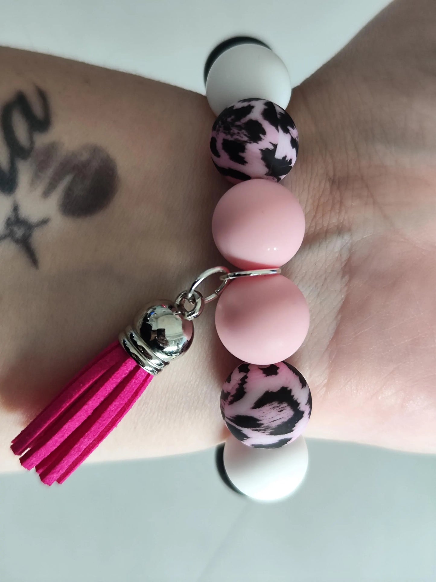Handgemachtes Silikon Armband Damen – 16 cm Stretcharmband mit 12mm Perlen in Pink, Schwarz & Weiß, Leopardenmuster, Geschenkidee