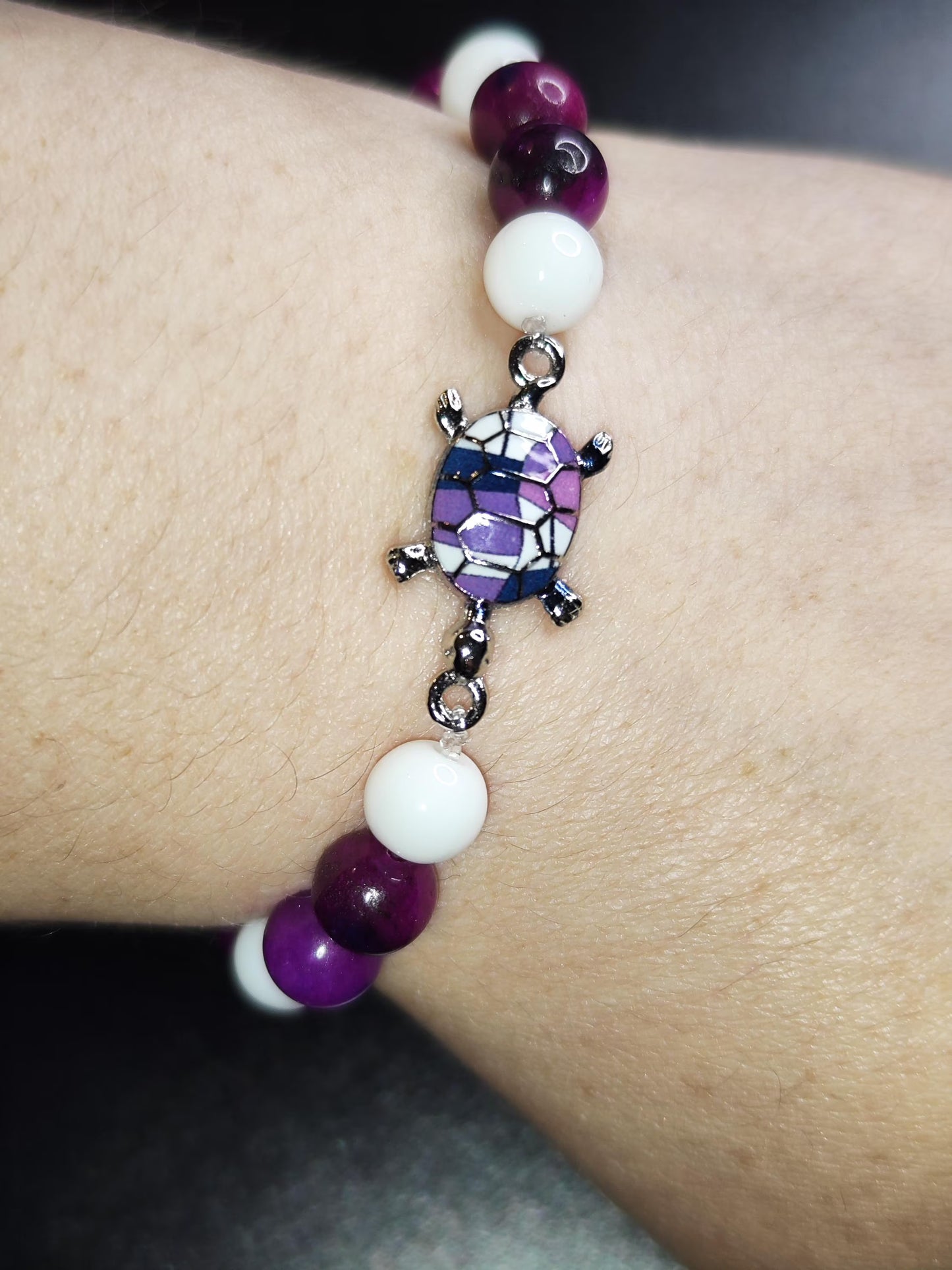Handmade Armband mit Achat & Jadeperlen – Schildkröten Anhänger