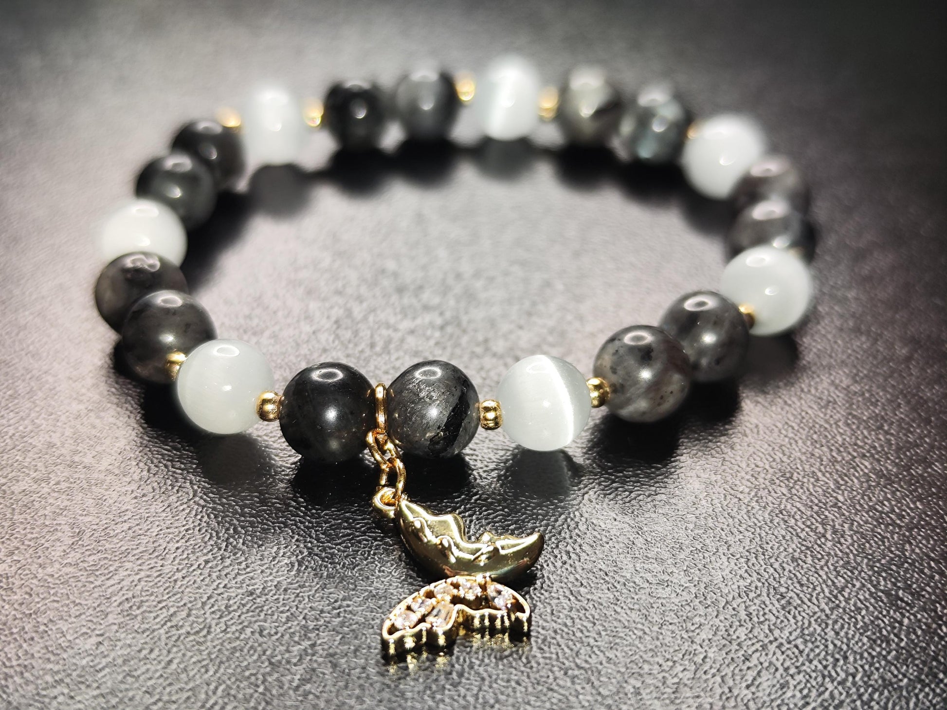 Handgemachtes Schmuckset aus Katzenauge u. Labradorit | 18k vergoldet | Armband & Ohrringe mit Schmetterlings-Anhängern | Geschenk für Sie