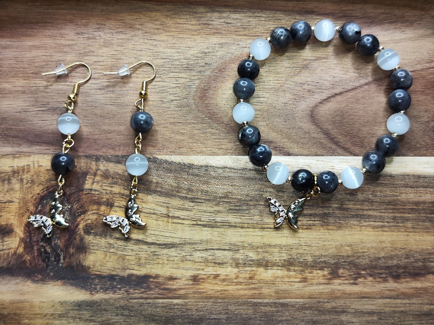 Handgemachtes Schmuckset aus Katzenauge u. Labradorit | 18k vergoldet | Armband & Ohrringe mit Schmetterlings-Anhängern | Geschenk für Sie