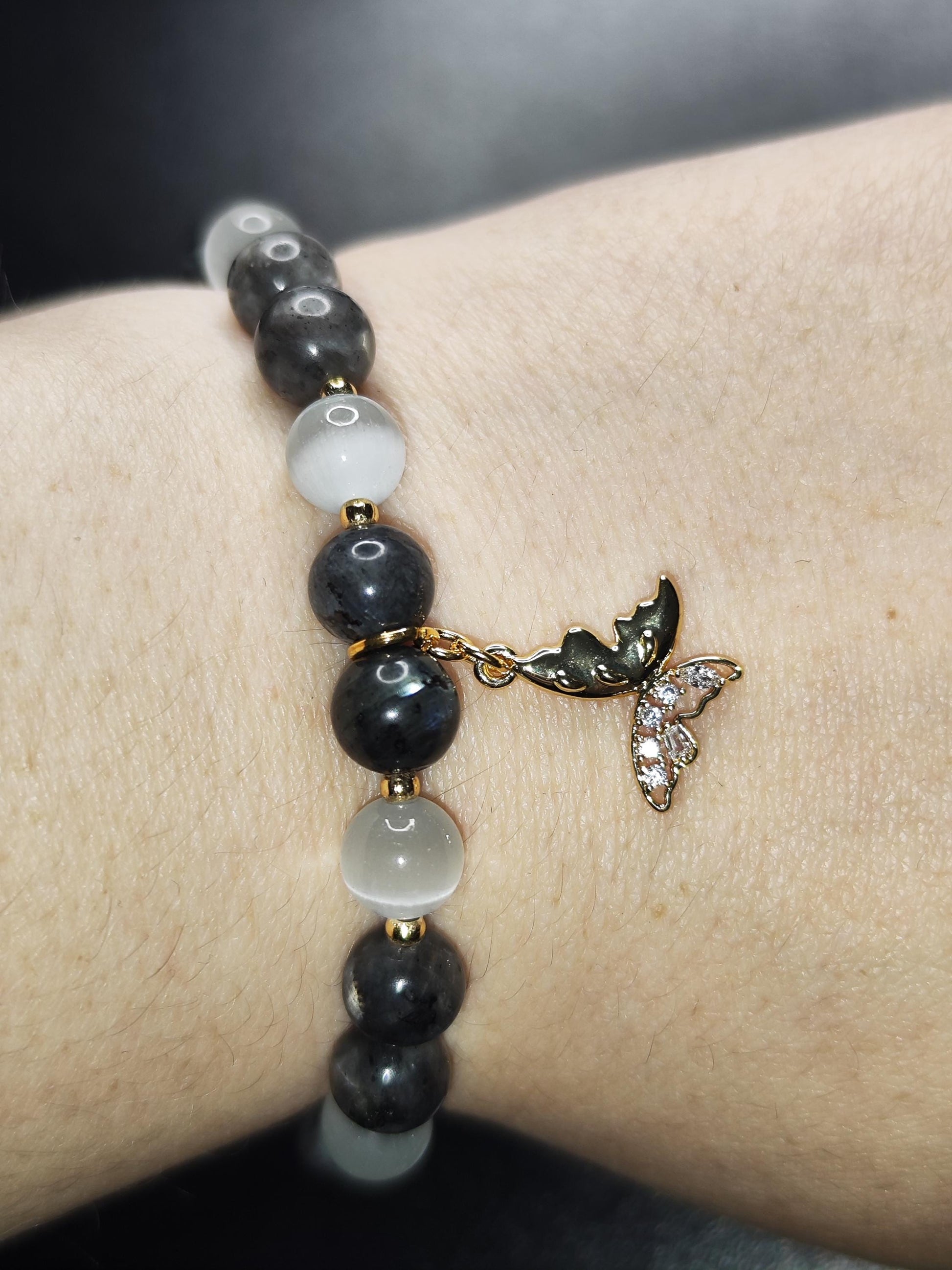 Handgemachtes Schmuckset aus Katzenauge u. Labradorit | 18k vergoldet | Armband & Ohrringe mit Schmetterlings-Anhängern | Geschenk für Sie