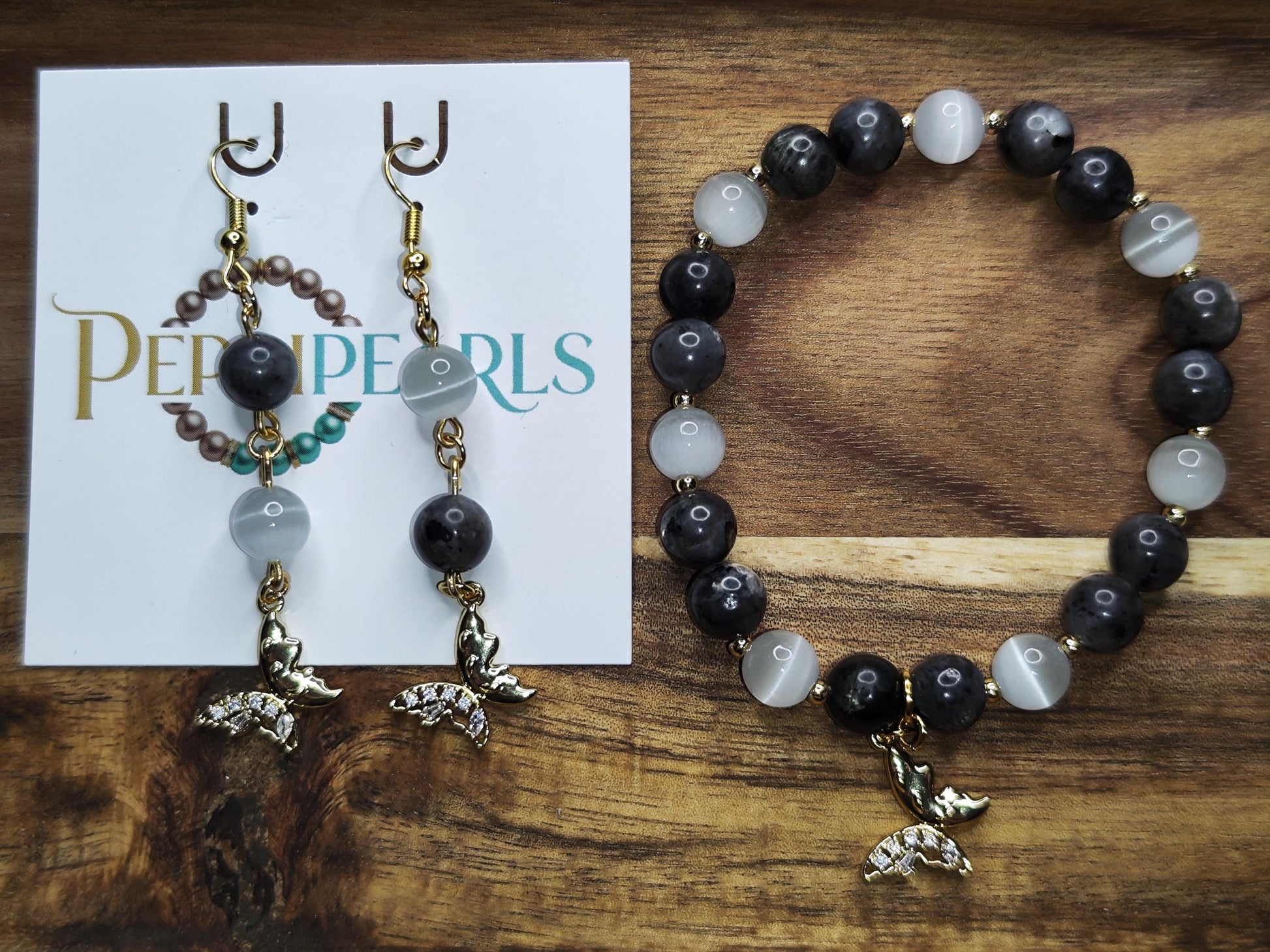 Handgemachtes Schmuckset aus Katzenauge u. Labradorit | 18k vergoldet | Armband & Ohrringe mit Schmetterlings-Anhängern | Geschenk für Sie