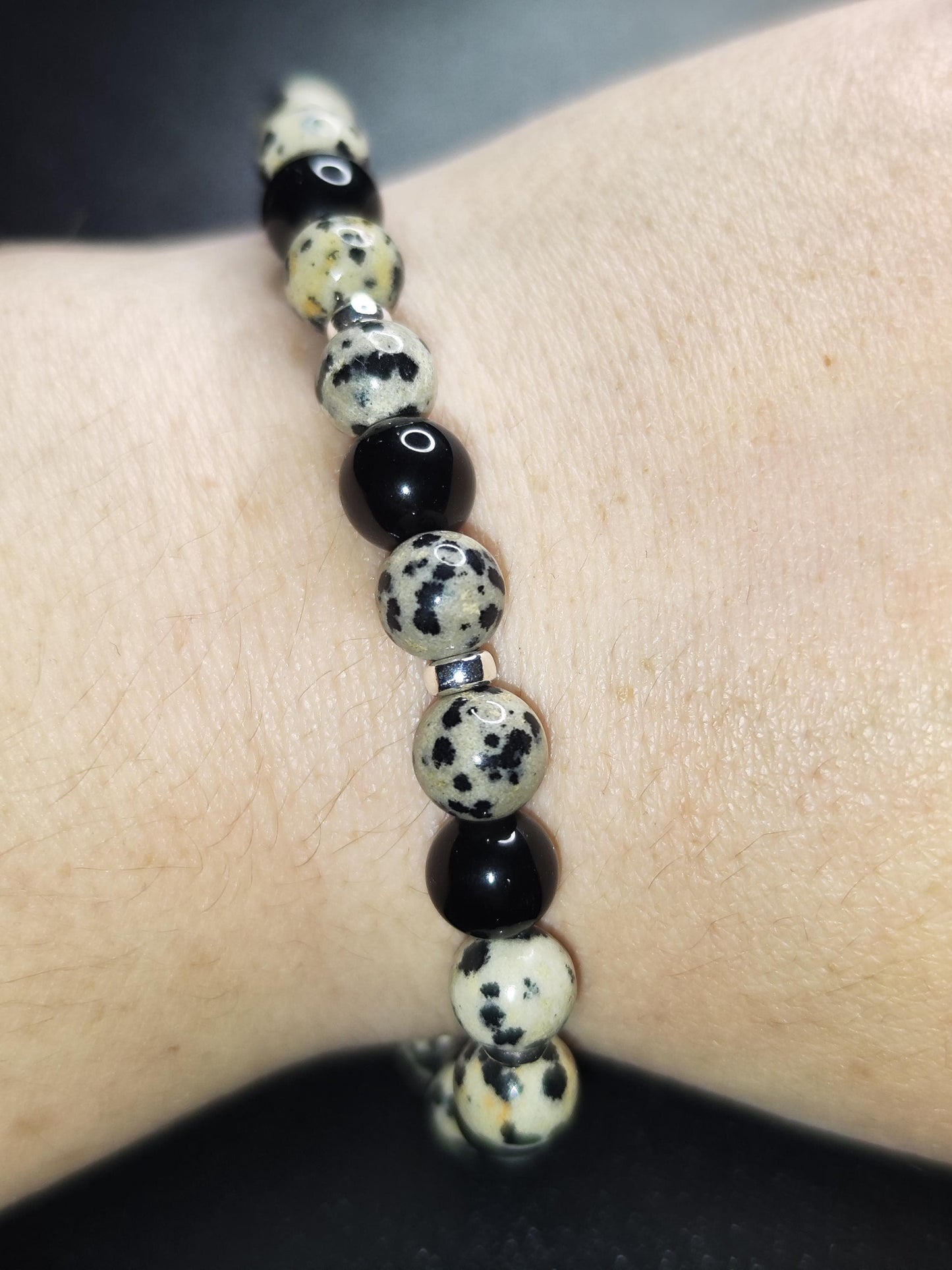 Dalmatiner Jaspis u. Schwarzer Onyx Armband – Handgemachtes Edelsteinarmband – Schutz, Balance & Lebensfreude – Naturstein Schmuck Unisex