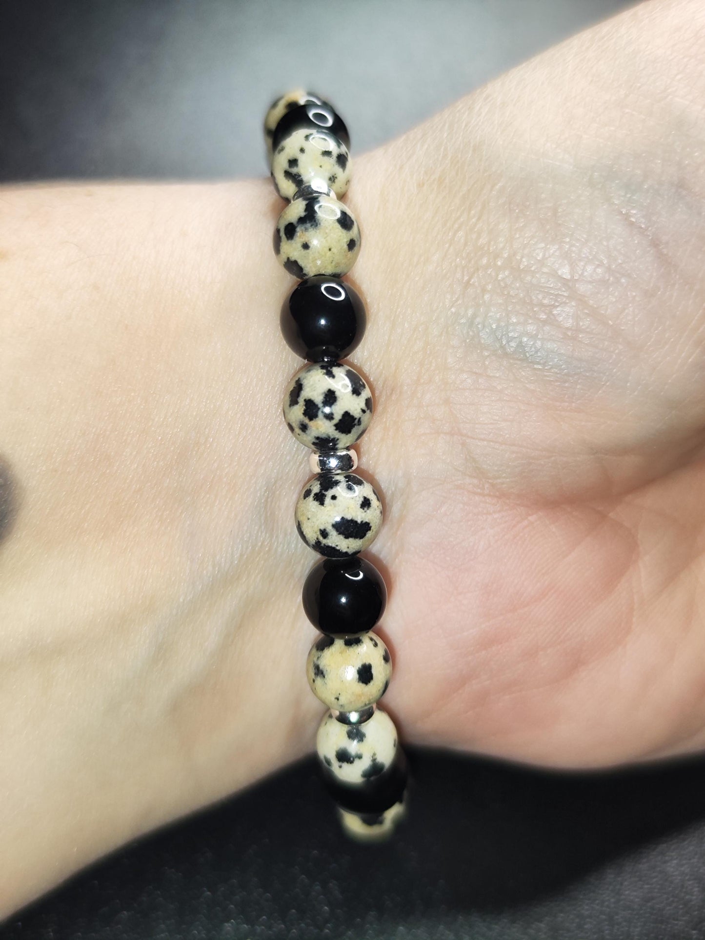 Dalmatiner Jaspis u. Schwarzer Onyx Armband – Handgemachtes Edelsteinarmband – Schutz, Balance & Lebensfreude – Naturstein Schmuck Unisex