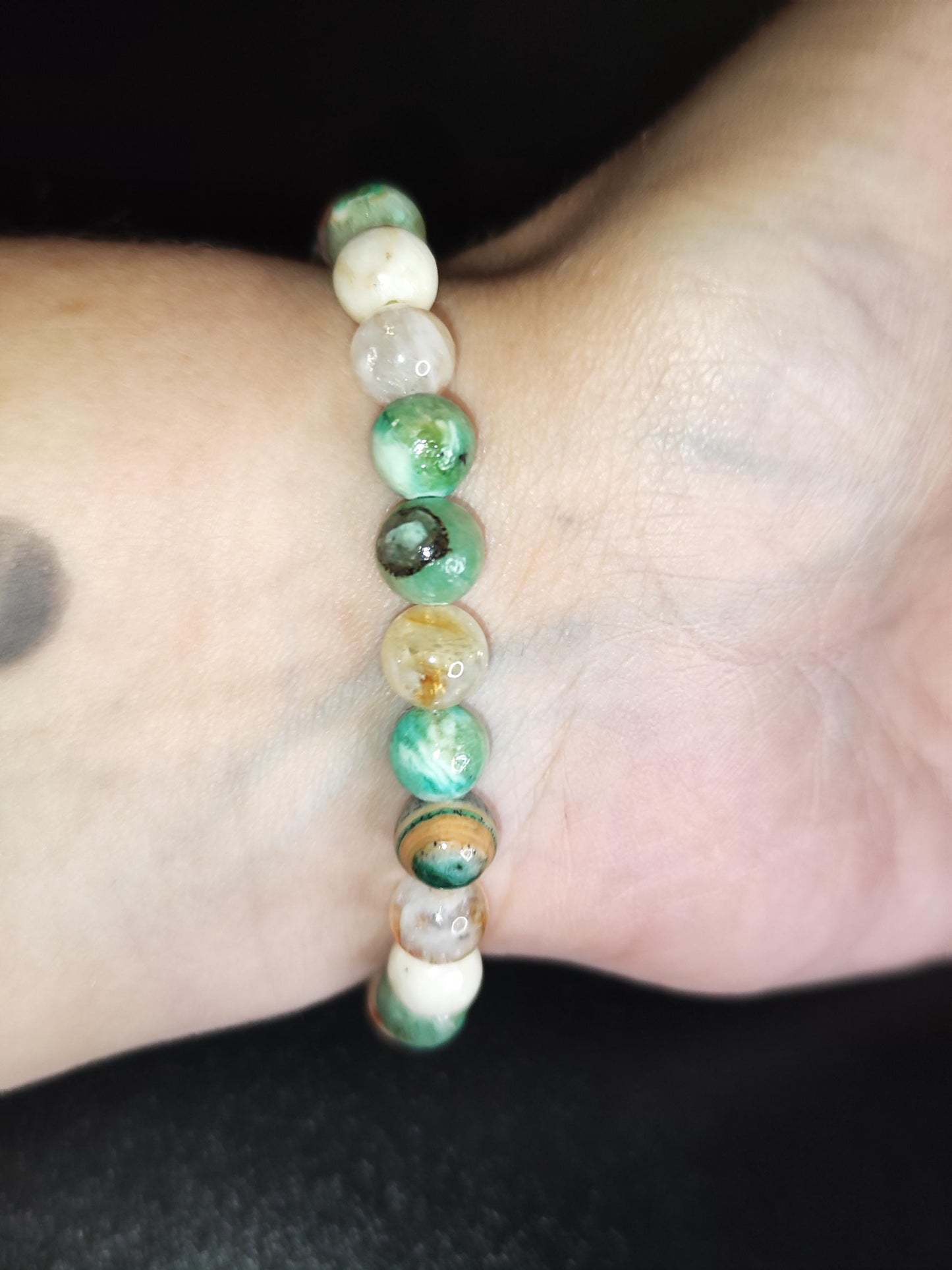 Chrysopras Armband – Naturstein Schmuck – Vergoldete Lavastein Perlen – Handgemacht – Heilstein Schmuck – Geschenk für Sie