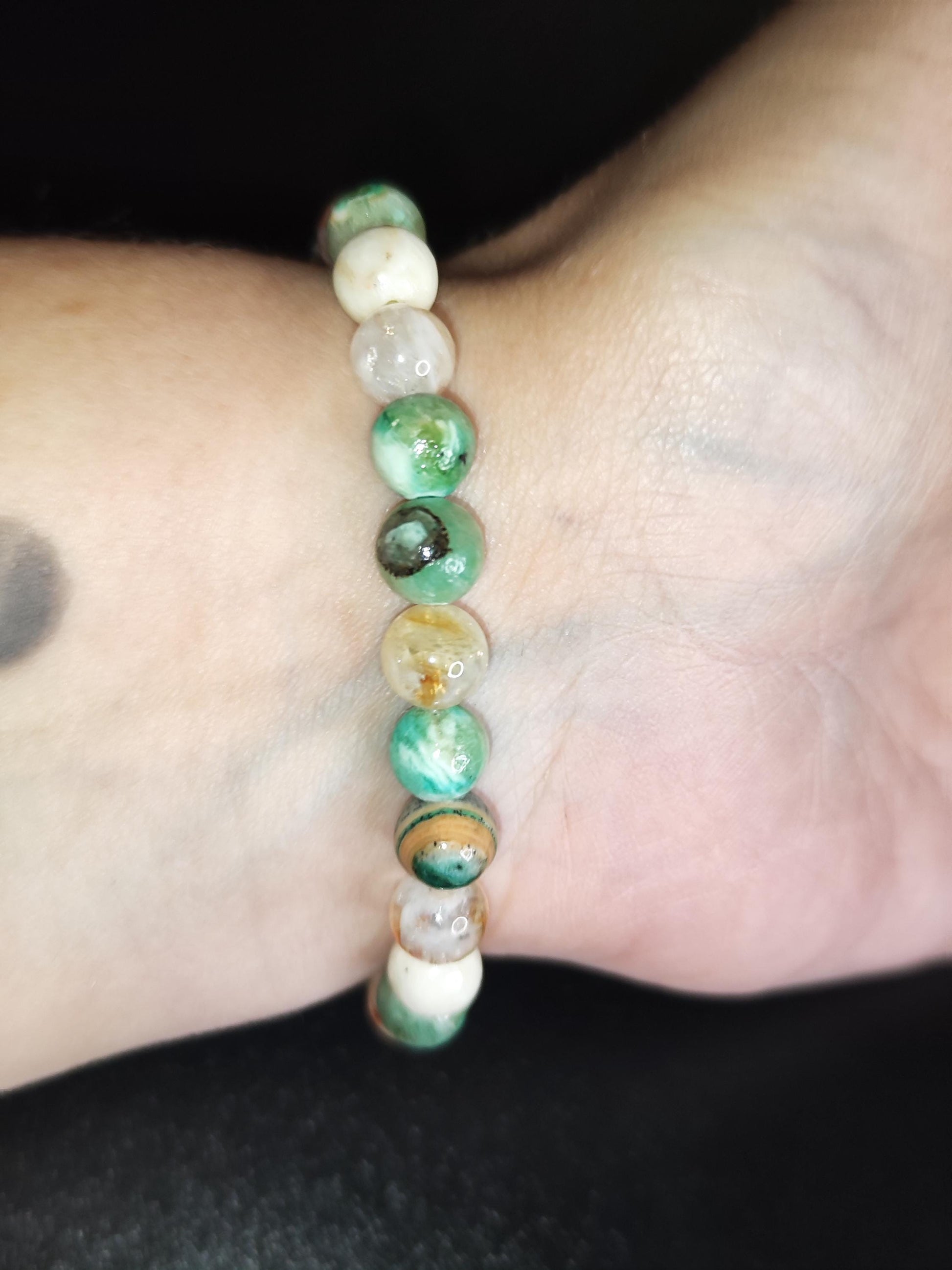 Chrysopras Armband – Naturstein Schmuck – Vergoldete Lavastein Perlen – Handgemacht – Heilstein Schmuck – Geschenk für Sie