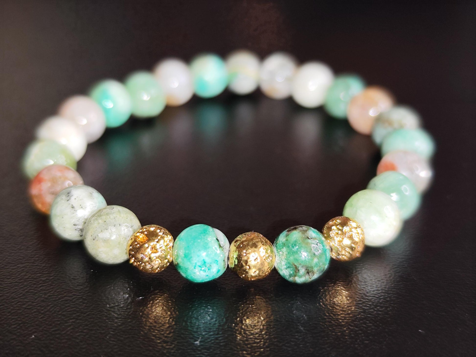 Chrysopras Armband – Naturstein Schmuck – Vergoldete Lavastein Perlen – Handgemacht – Heilstein Schmuck – Geschenk für Sie