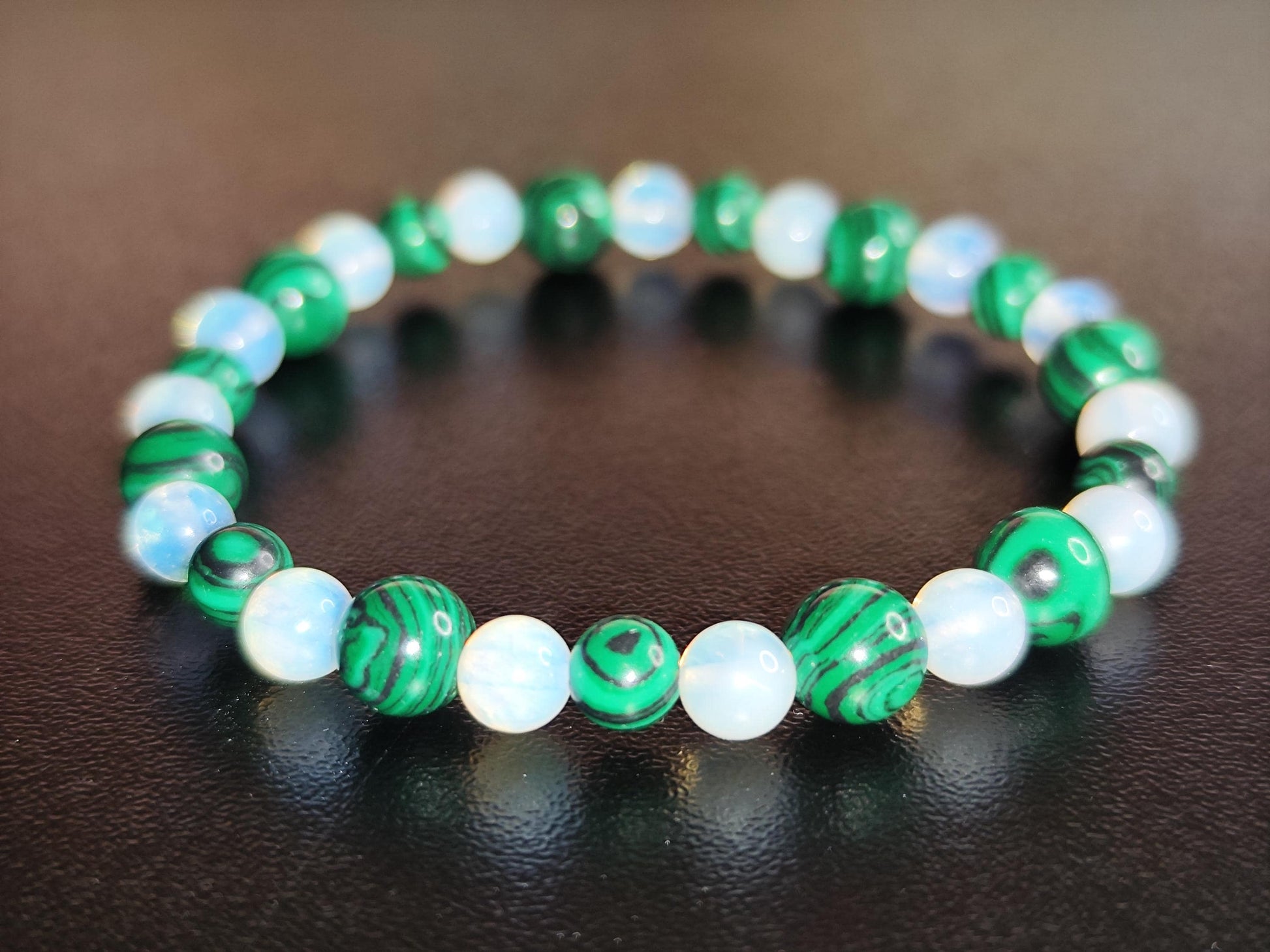 Malachit Opalit Armband – Naturstein Armband – Heilstein Schmuck – Grün & Opalweiß – Handgemacht – Geschenk für Sie