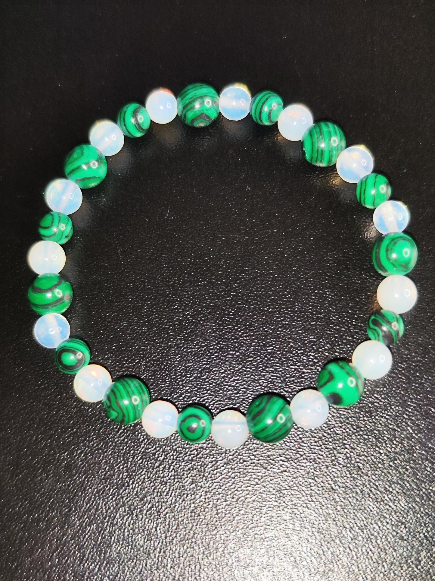 Malachit Opalit Armband – Naturstein Armband – Heilstein Schmuck – Grün & Opalweiß – Handgemacht – Geschenk für Sie