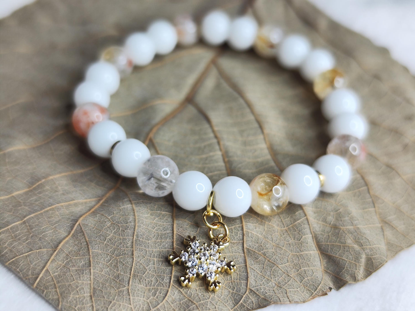 Winter Armband Weißer Achat & Rutilquarz | 18k vergoldet | Schneeflocke Charm | Geschenk für Frauen | Edelsteinarmband | Set Rabatt