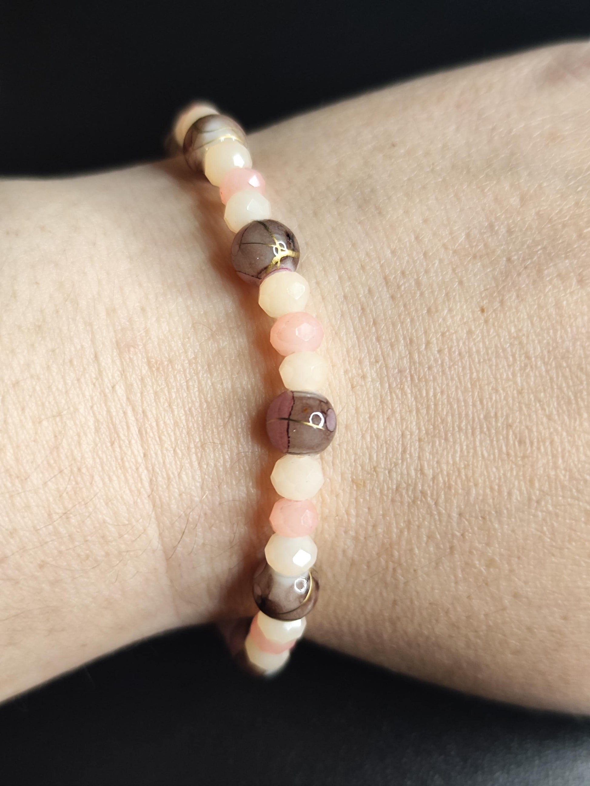 3er Set Glasperlenarmbänder – Rosa/Braun Pastell – Handgemacht – Elastisch – 16 cm – Elegante Perlenarmbänder – Geschenk für Frauen