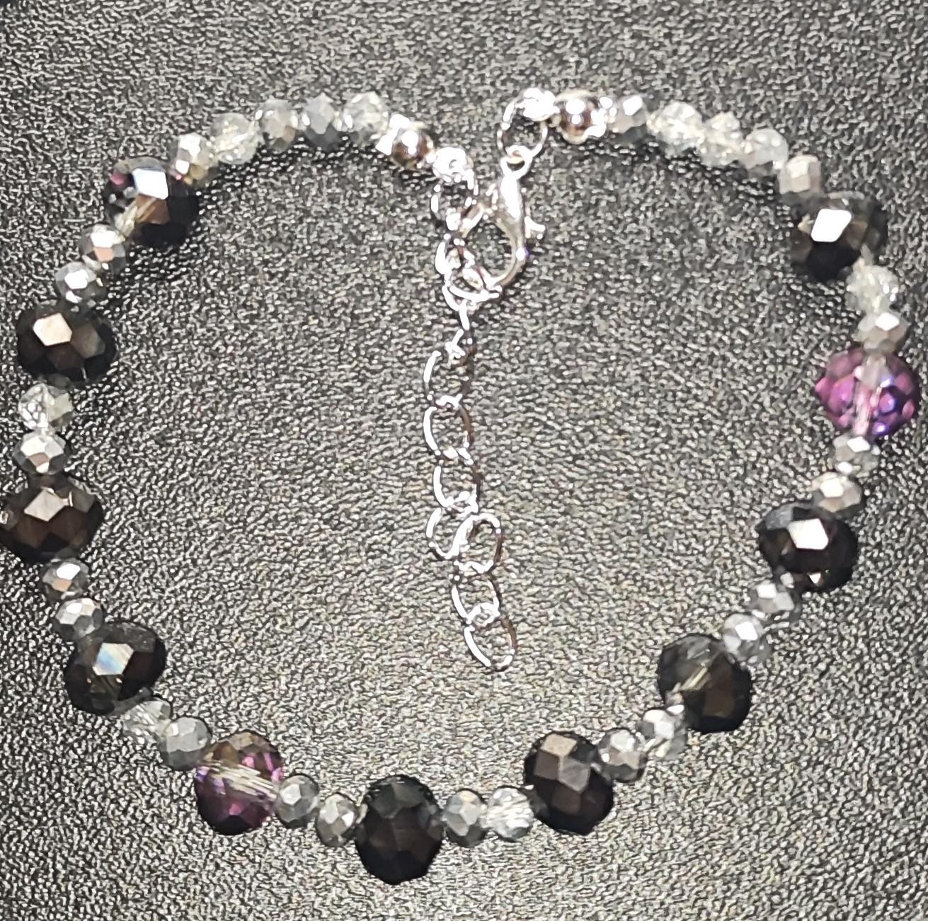 Elegantes Armband aus Glasschliffperlen | Bronze-Violett & Diamantoptik | Verstellbar 16–22 cm | Mit Edelsteinverschluss | Handgemacht |