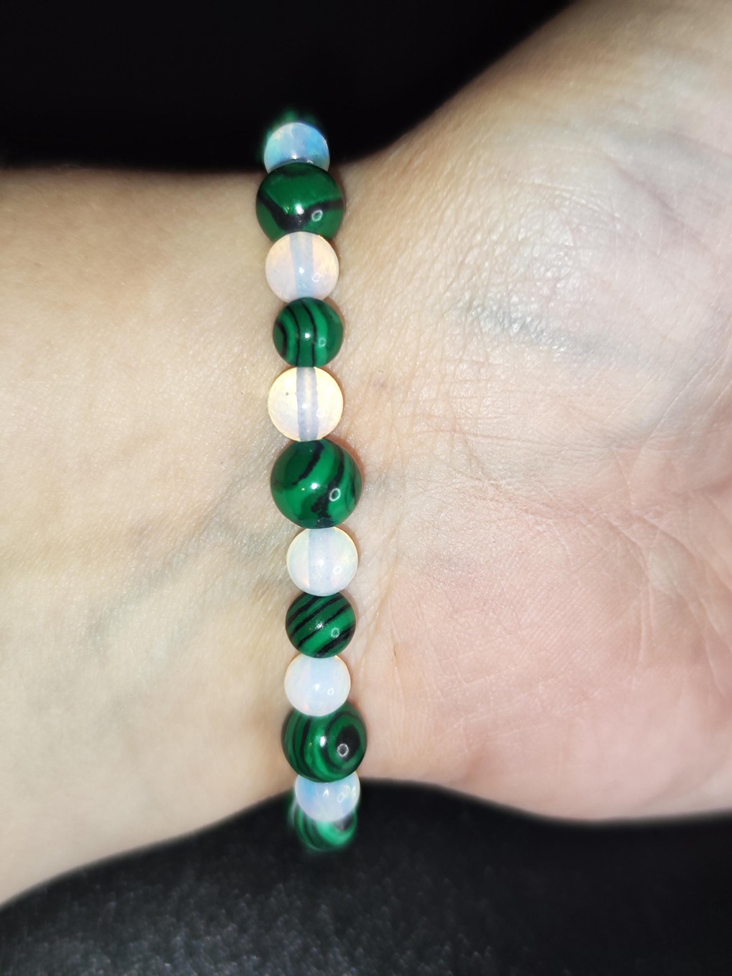 Malachit Opalit Armband – Naturstein Armband – Heilstein Schmuck – Grün & Opalweiß – Handgemacht – Geschenk für Sie
