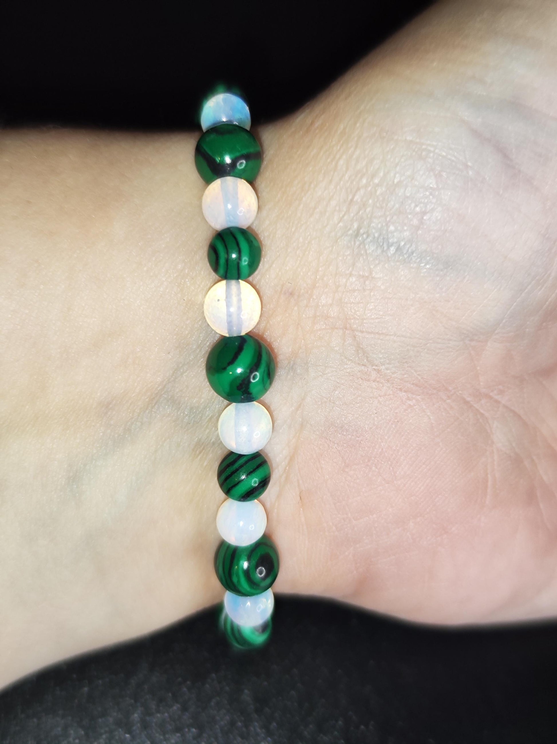 Malachit Opalit Armband – Naturstein Armband – Heilstein Schmuck – Grün & Opalweiß – Handgemacht – Geschenk für Sie