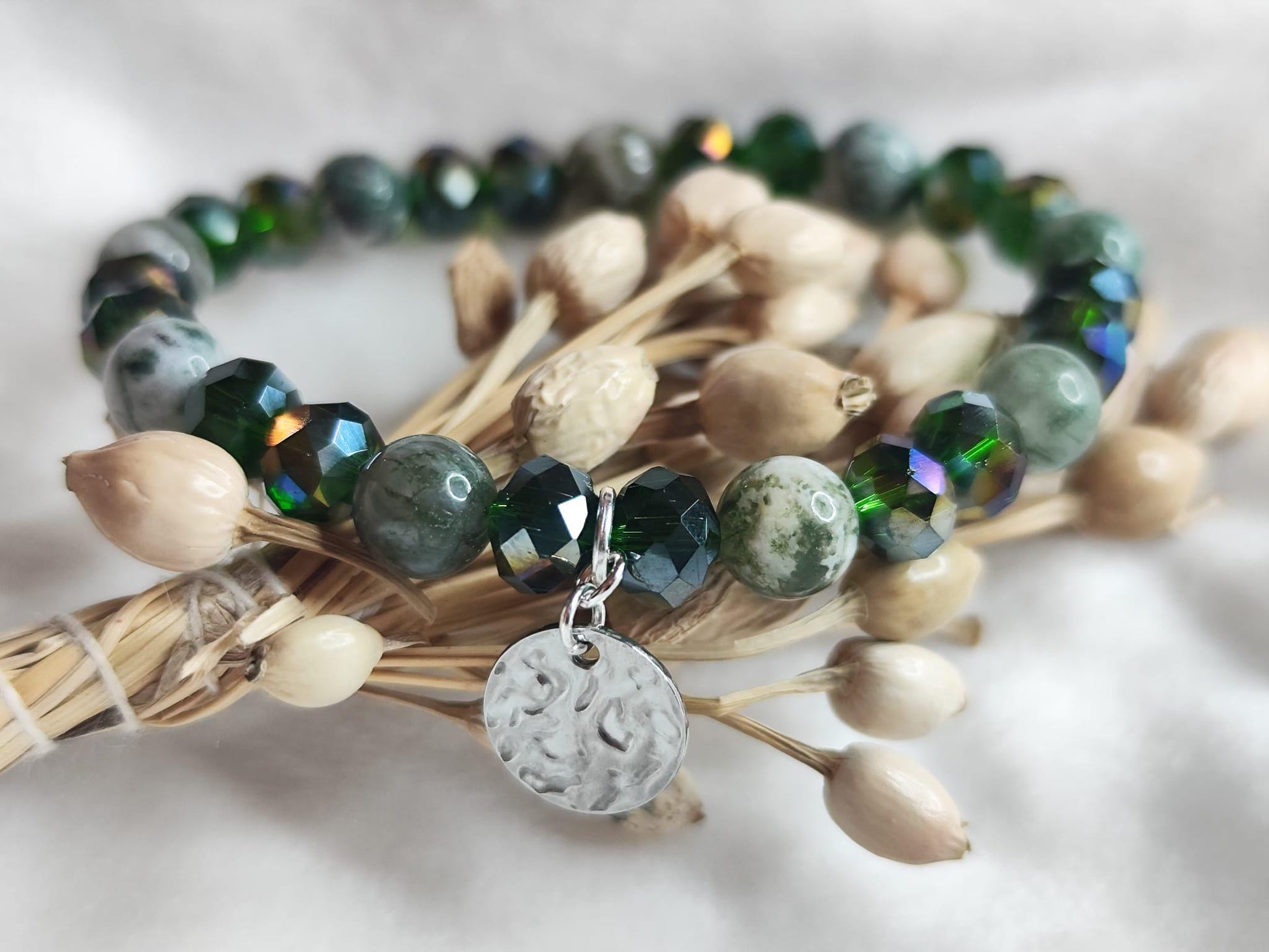 Moosachat Armband mit Glasschliffperlen | Edelsteinarmband Grün | Edelstahl Anhänger | Naturstein Armband Handmade | Geschenk für Frauen